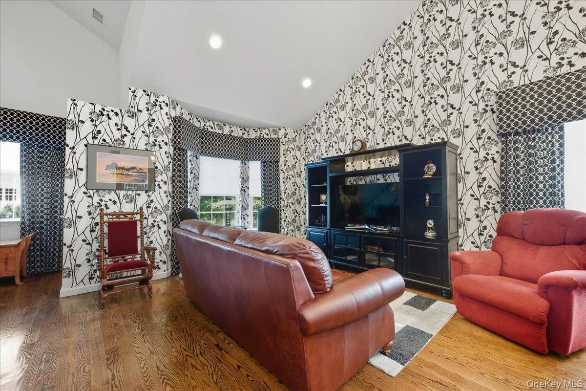 383 Summer Court, East Meadow, NY 11554