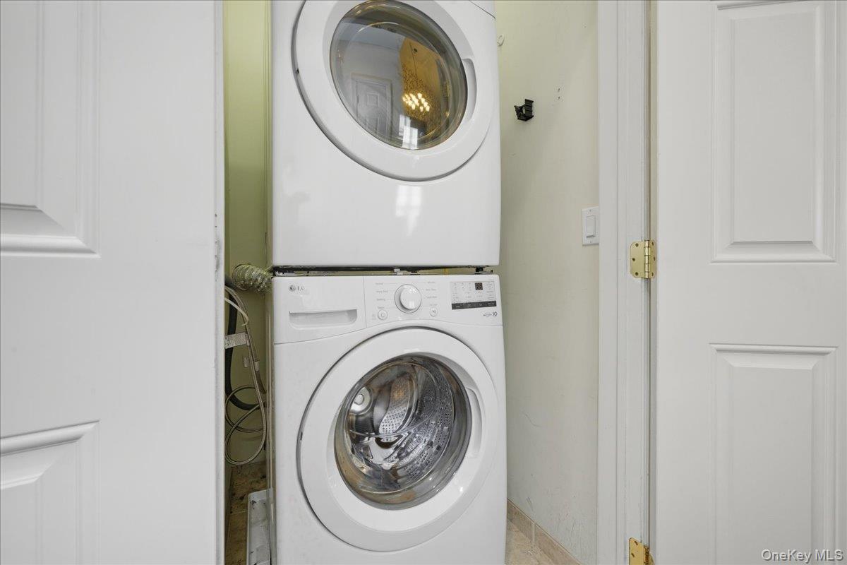 383 Summer Court, East Meadow, NY 11554