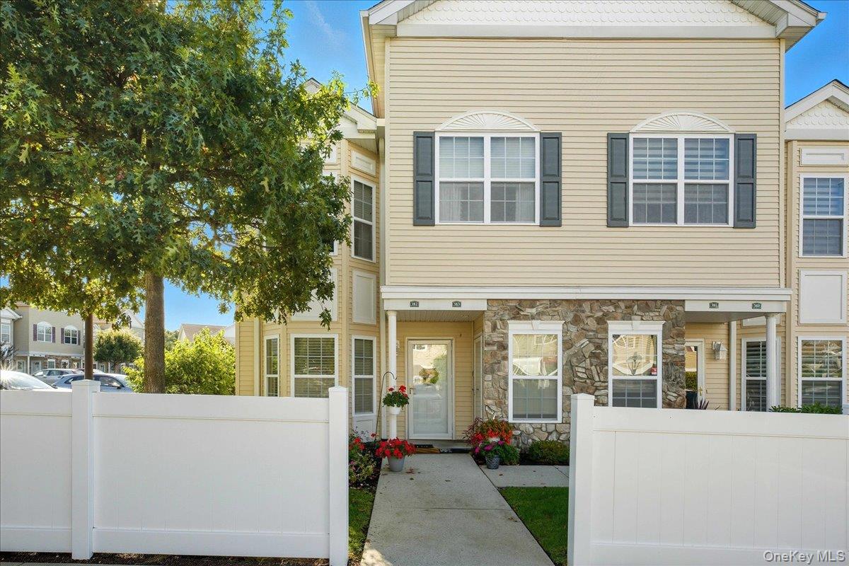 383 Summer Court, East Meadow, NY 11554