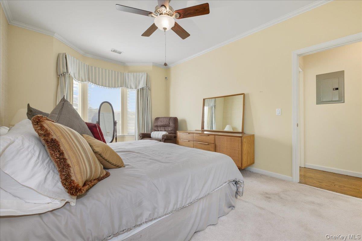 383 Summer Court, East Meadow, NY 11554