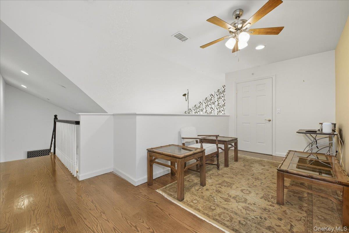 383 Summer Court, East Meadow, NY 11554