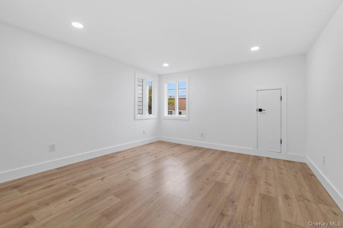 873 S 7th Street, Lindenhurst, NY 11757