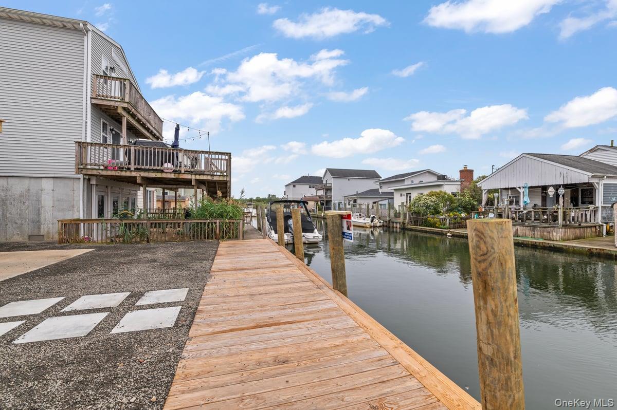 873 S 7th Street, Lindenhurst, NY 11757