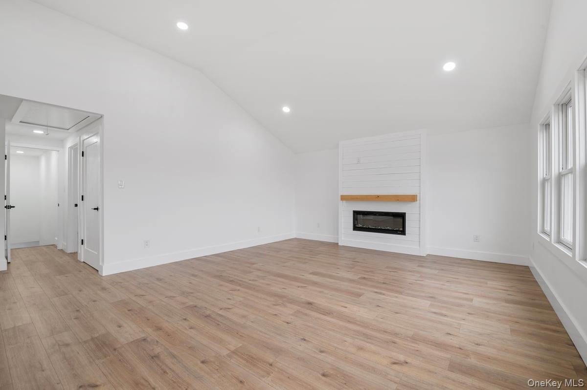 873 S 7th Street, Lindenhurst, NY 11757