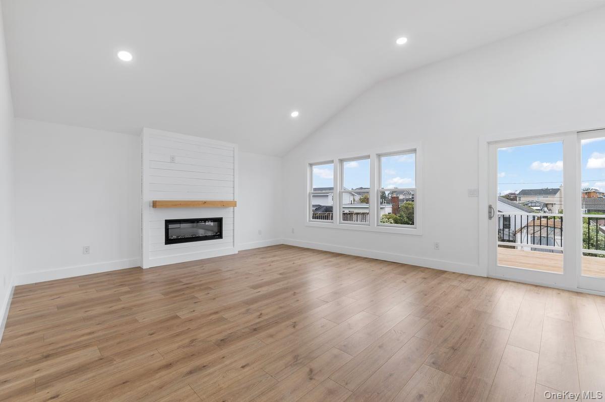 873 S 7th Street, Lindenhurst, NY 11757