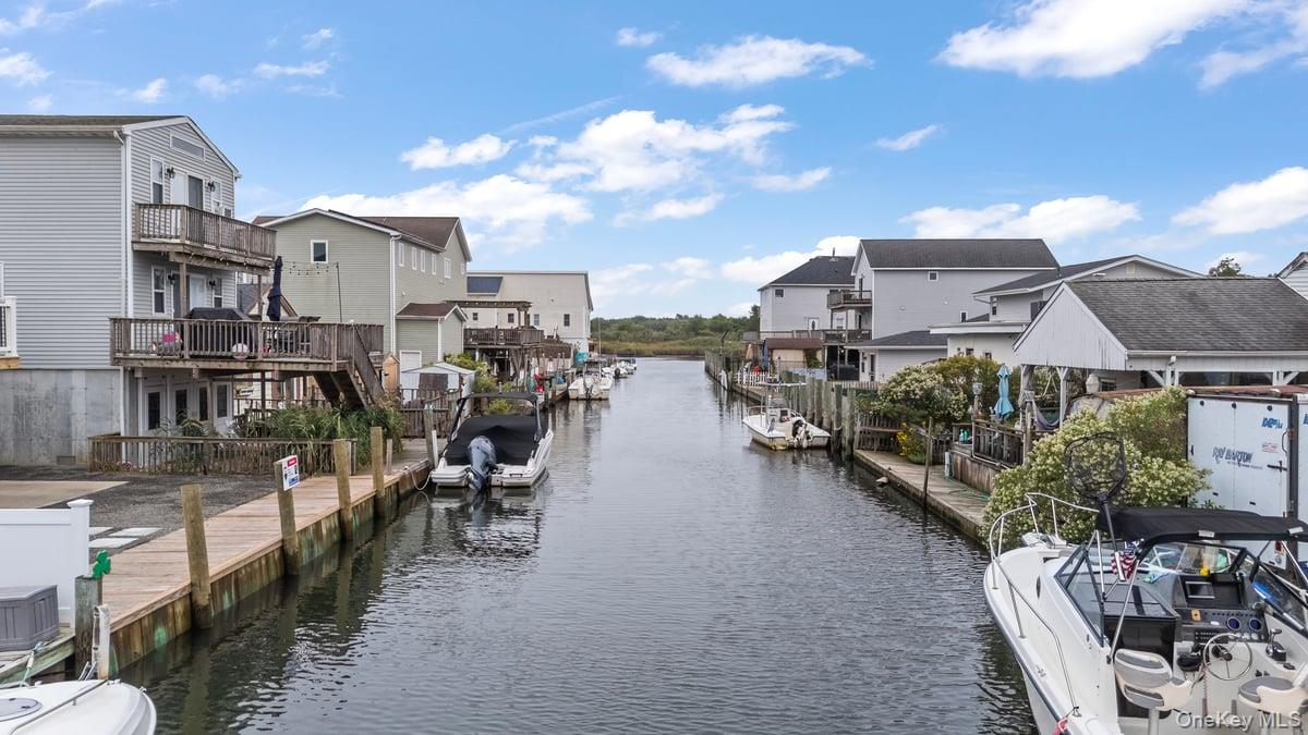 873 S 7th Street, Lindenhurst, NY 11757