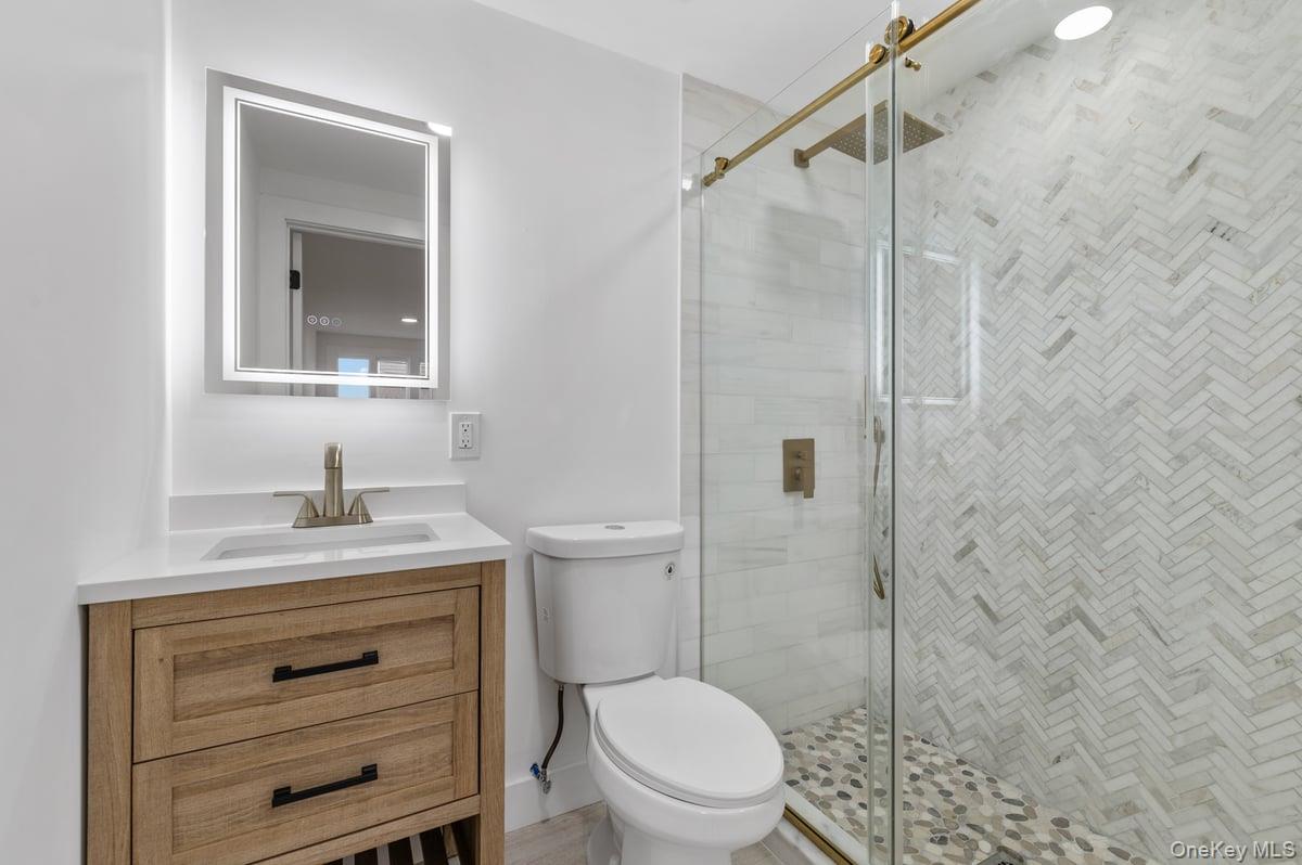 873 S 7th Street, Lindenhurst, NY 11757