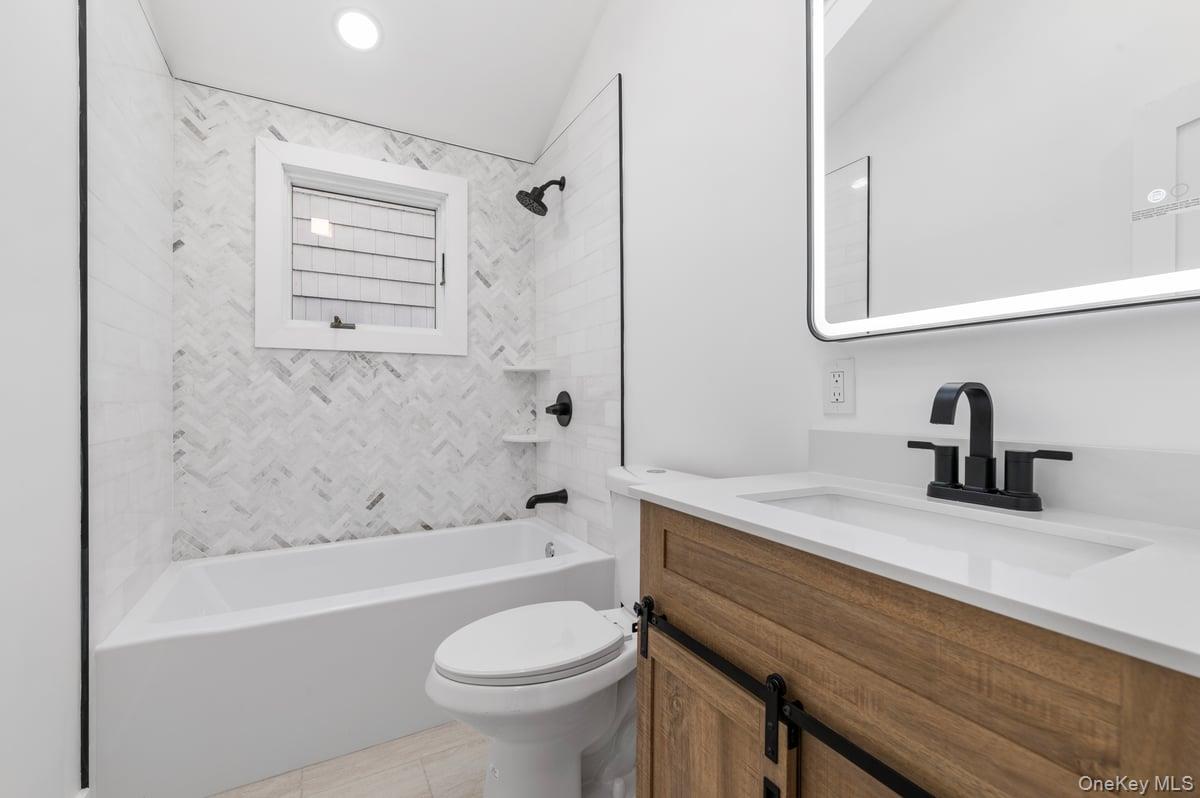 873 S 7th Street, Lindenhurst, NY 11757