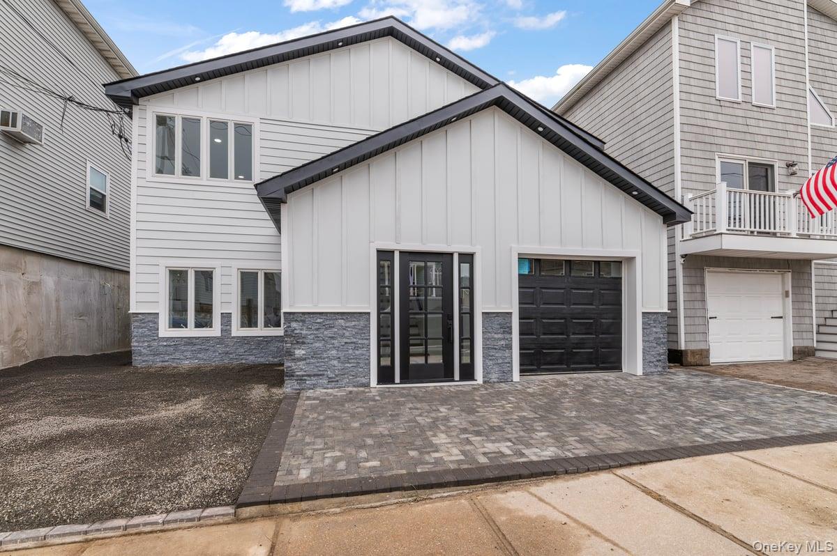 873 S 7th Street, Lindenhurst, NY 11757