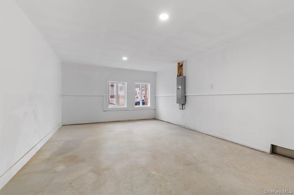 873 S 7th Street, Lindenhurst, NY 11757