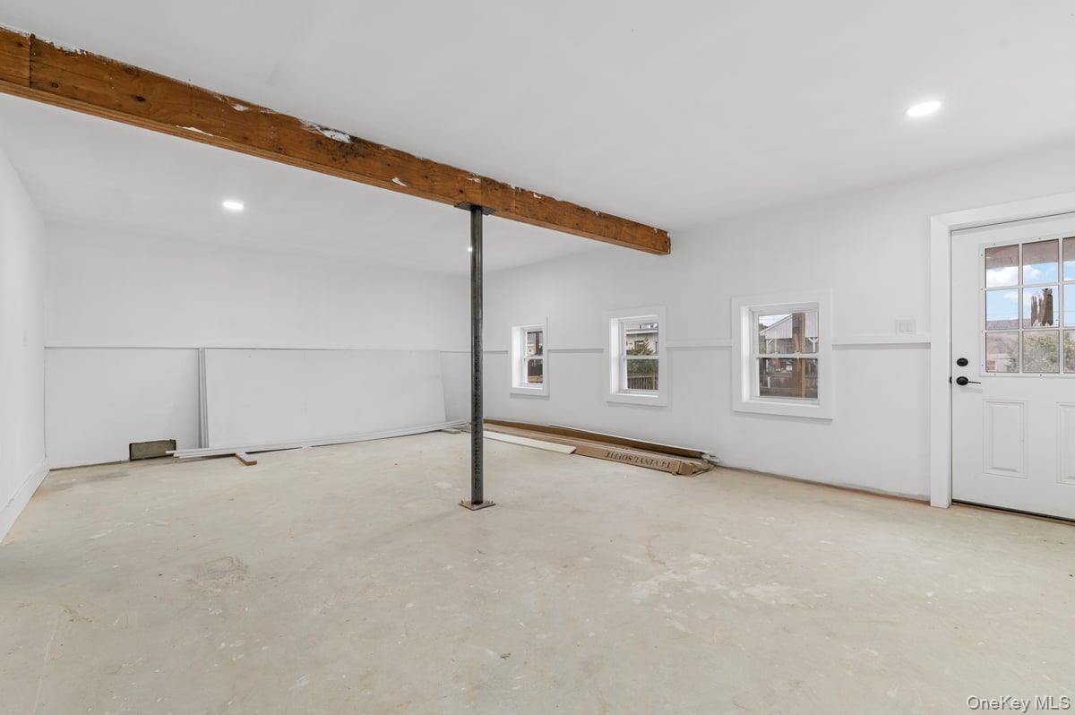 873 S 7th Street, Lindenhurst, NY 11757