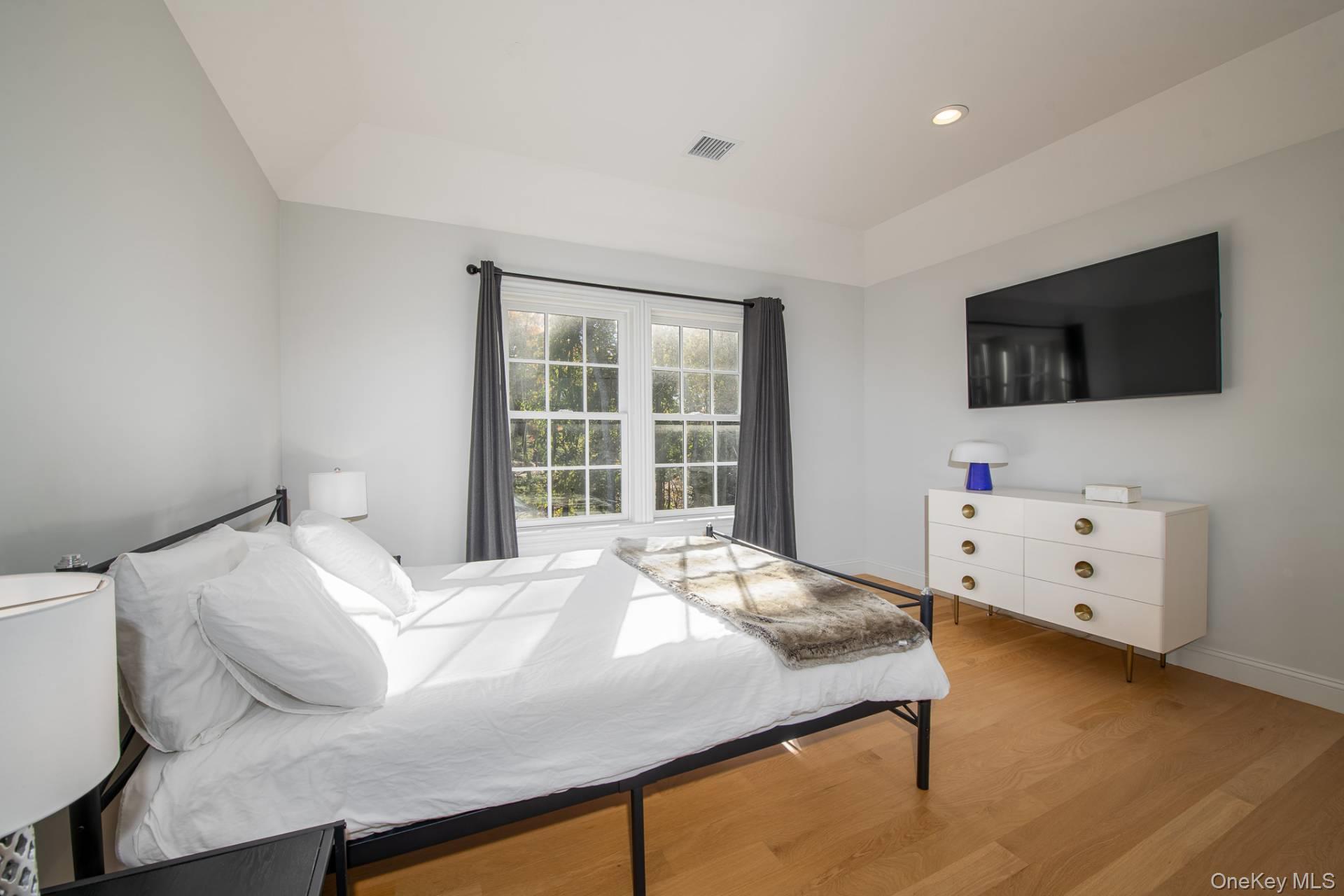 491 Montauk Highway, Quiogue, NY 11978