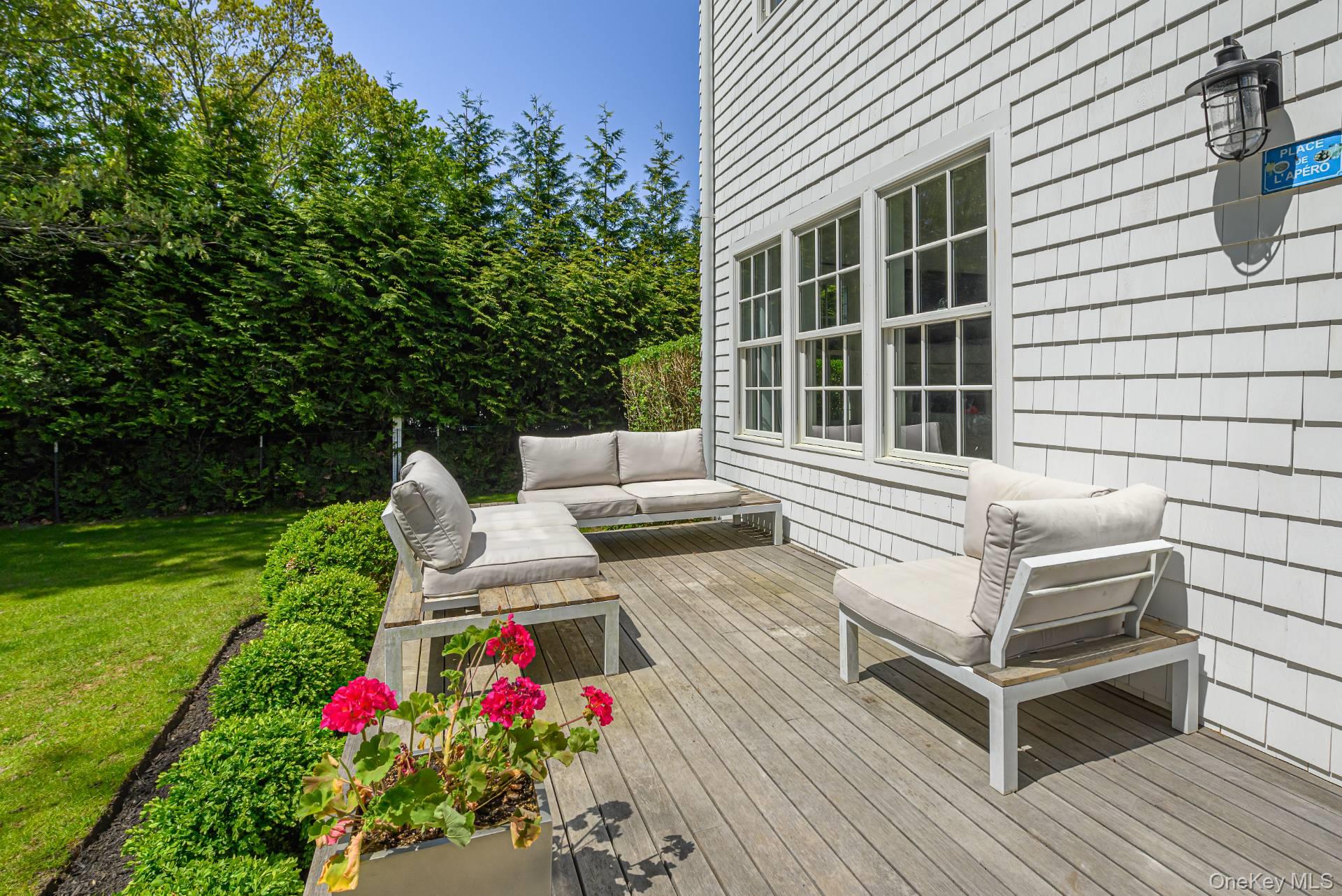 491 Montauk Highway, Quiogue, NY 11978