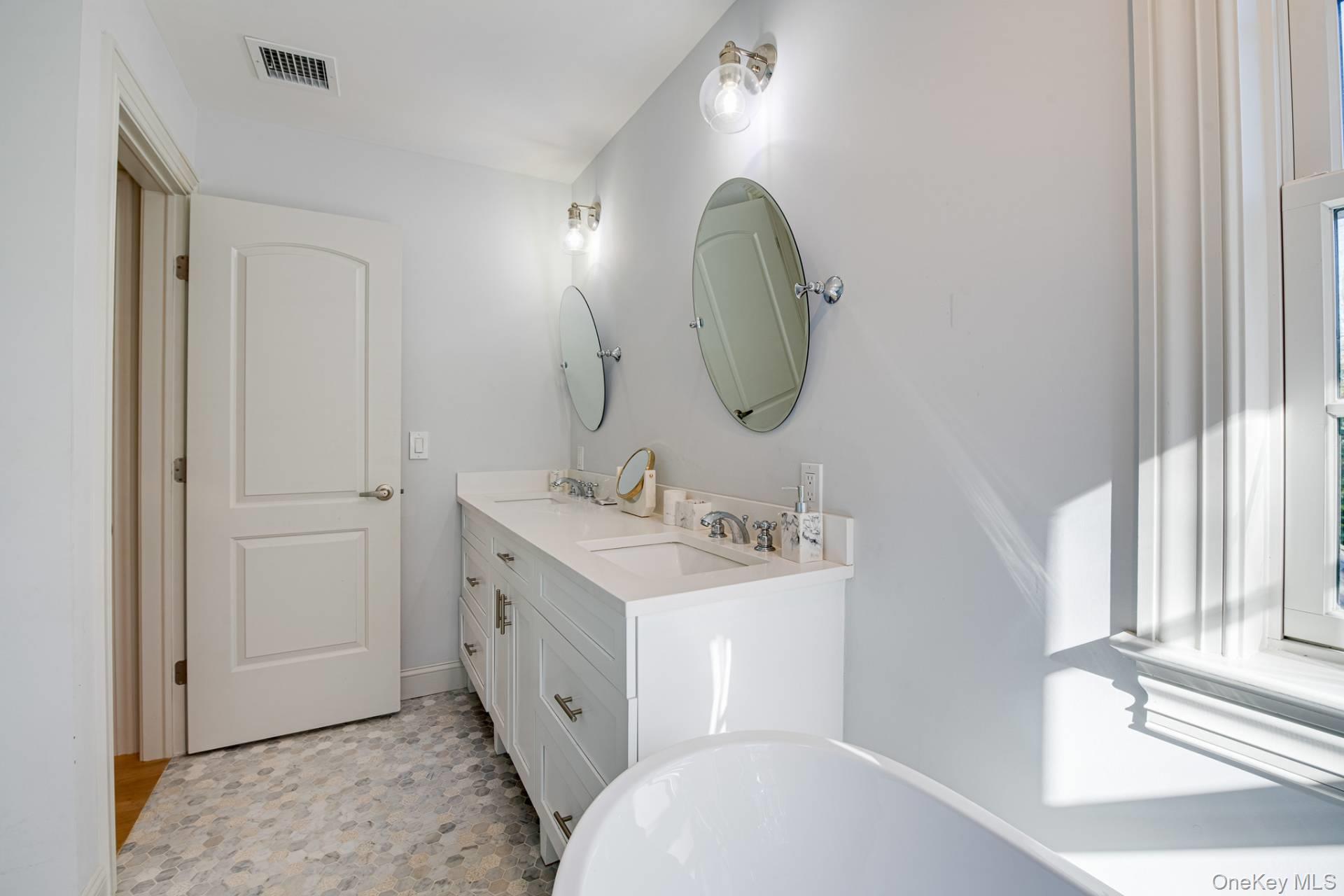 491 Montauk Highway, Quiogue, NY 11978