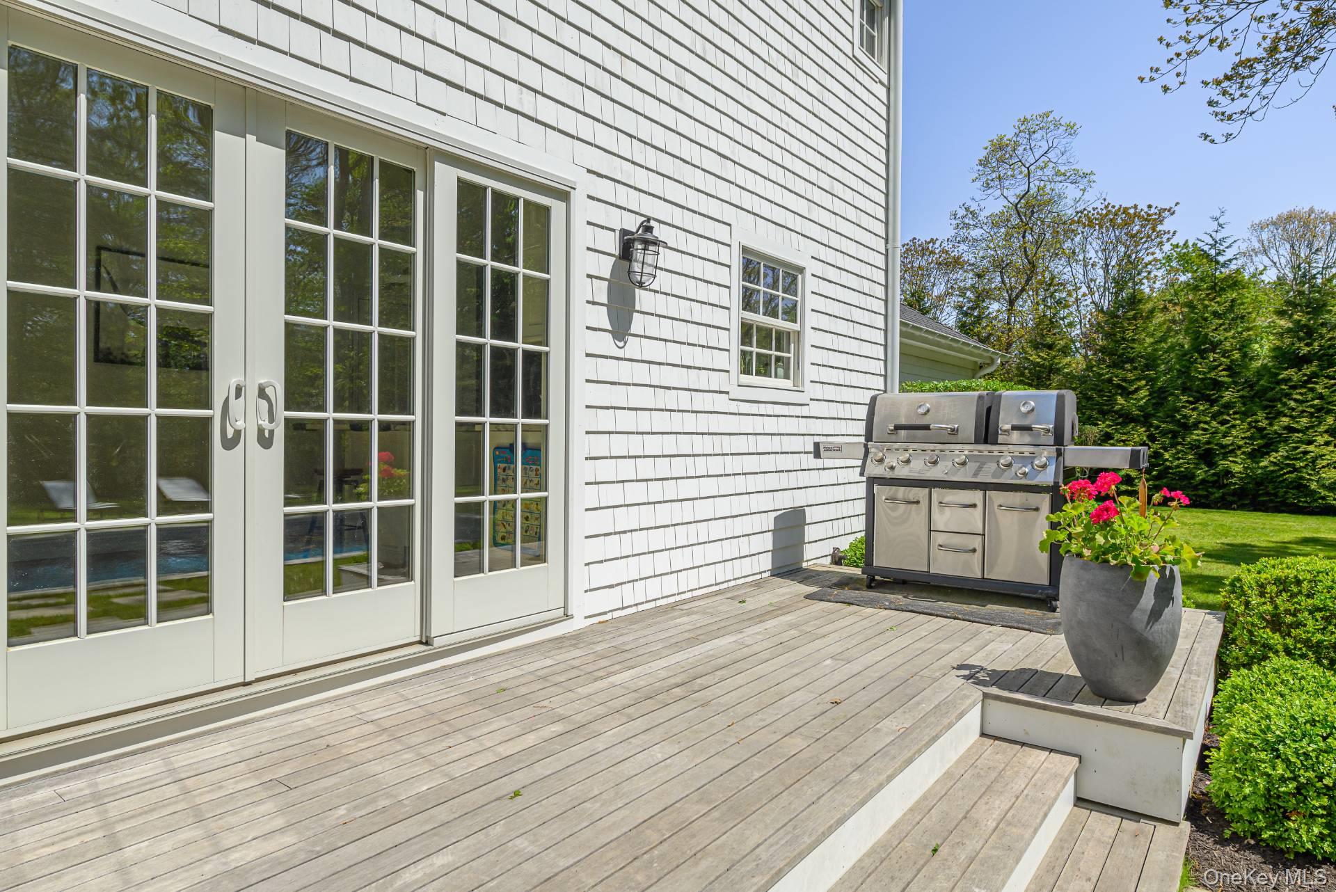 491 Montauk Highway, Quiogue, NY 11978