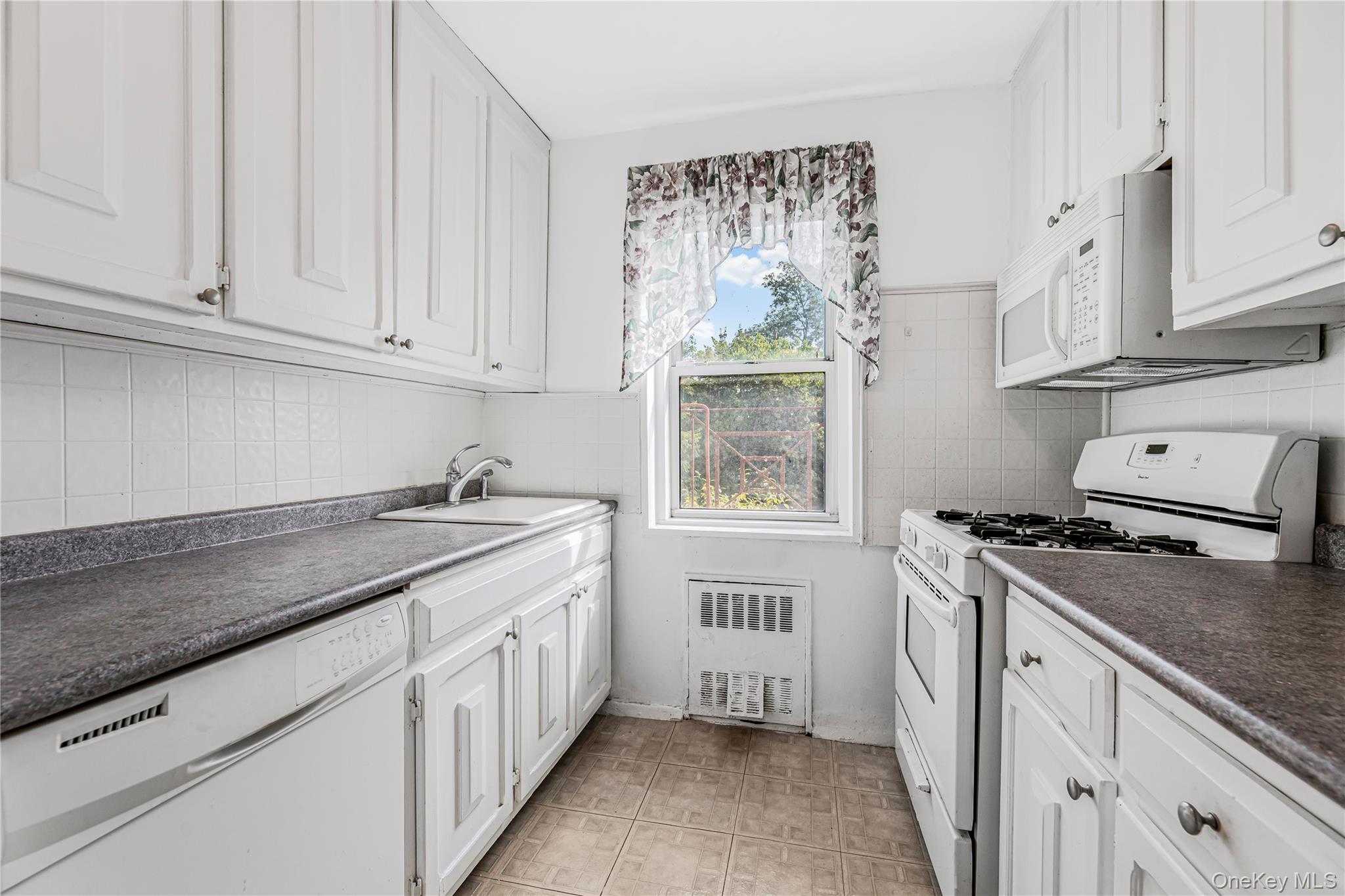 1 Balint Drive # 370, Yonkers, NY 10710