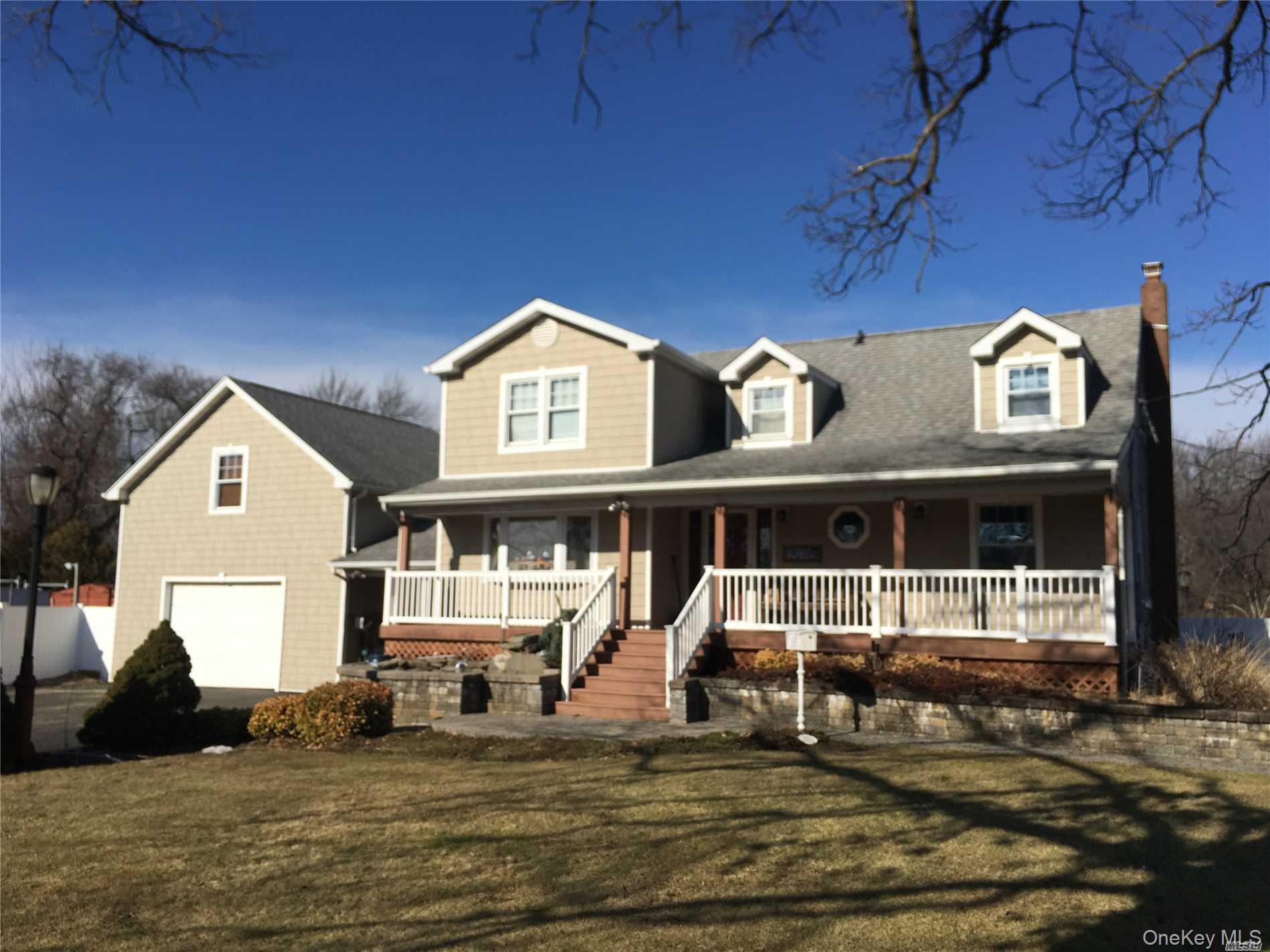 2011 Orinoco Drive, West Islip, NY 11795