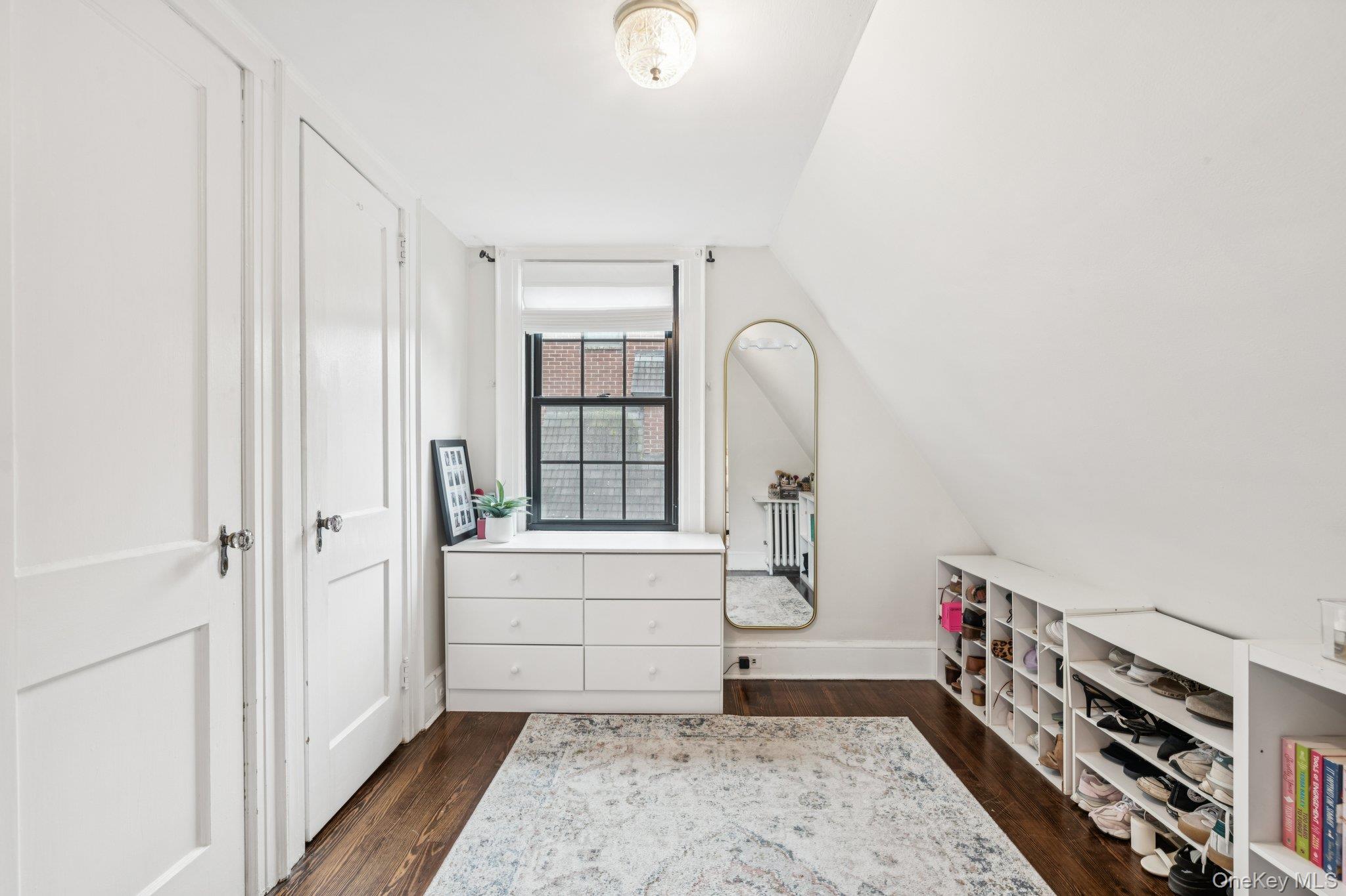 410 Congress Avenue, East Williston, NY 11596