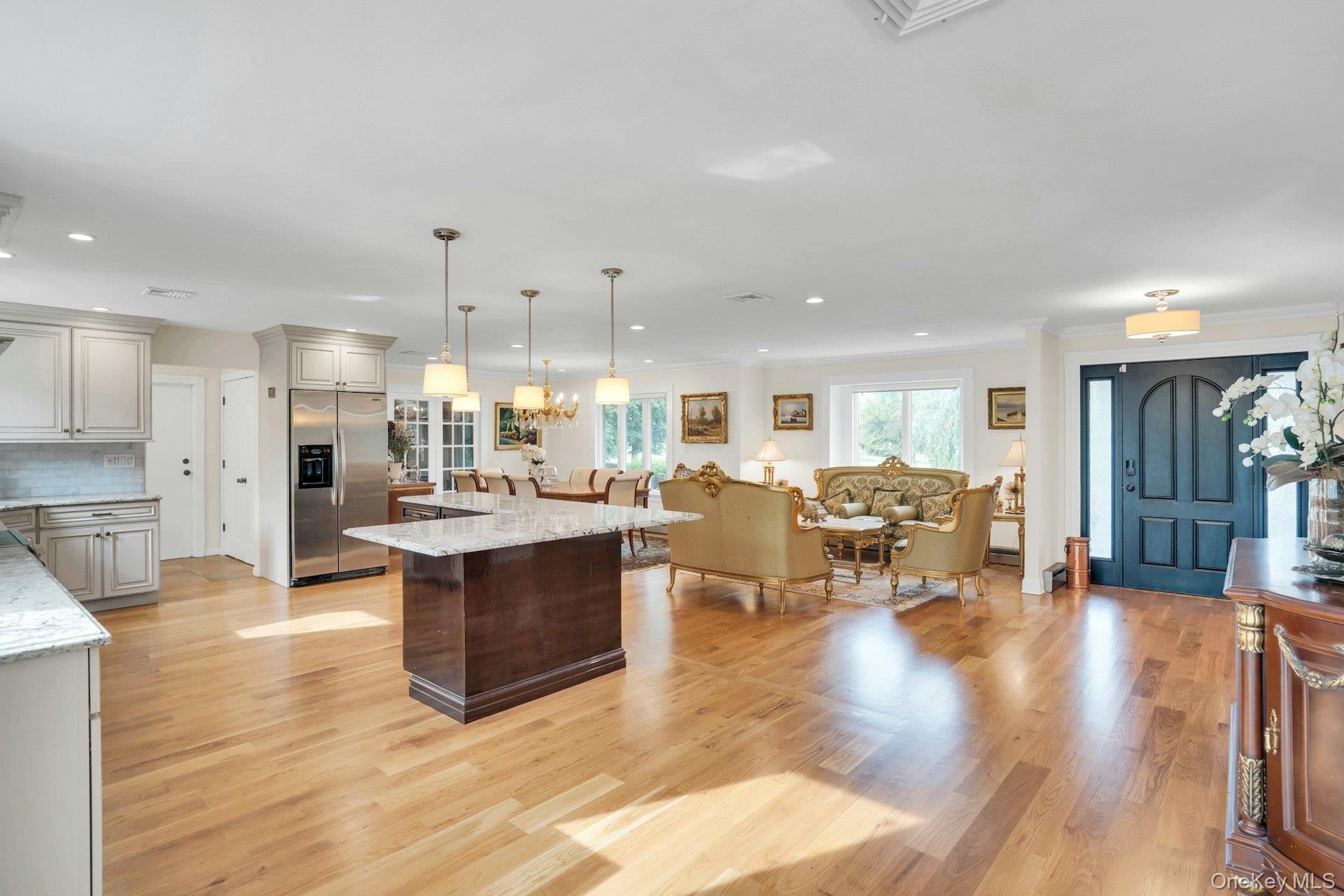 1 Regency Lane, Dix Hills, NY 11746