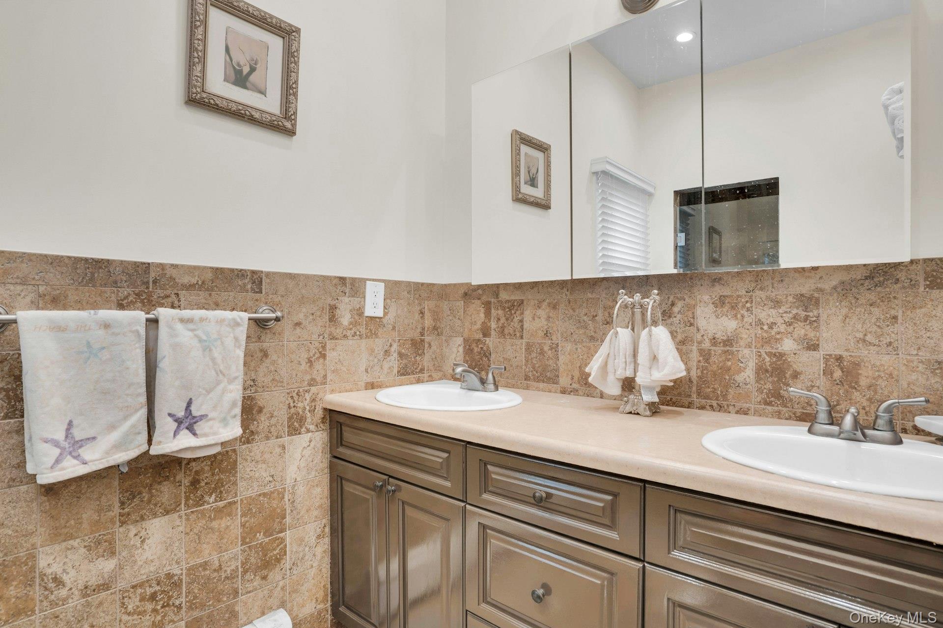 1 Regency Lane, Dix Hills, NY 11746