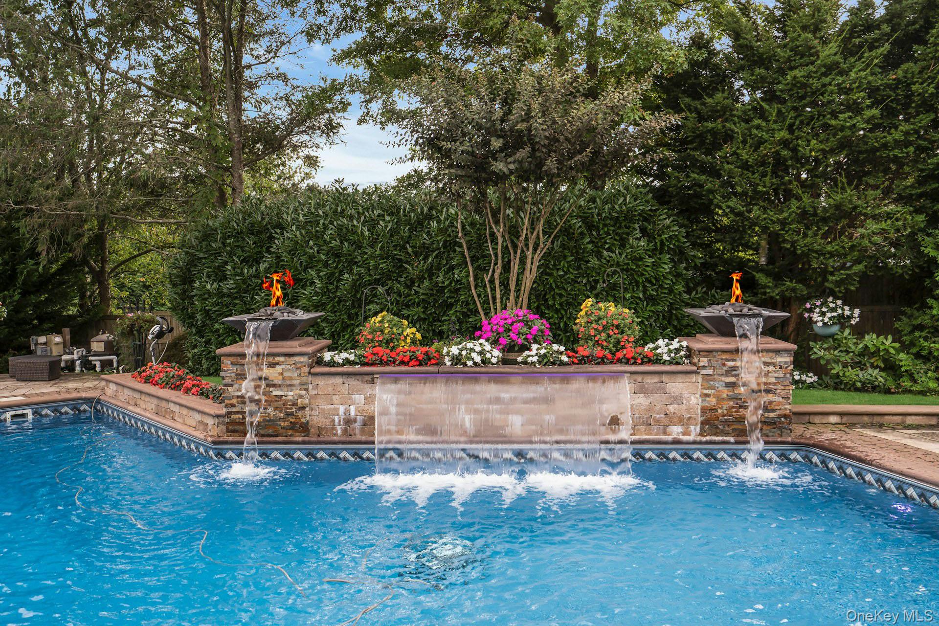 1 Regency Lane, Dix Hills, NY 11746