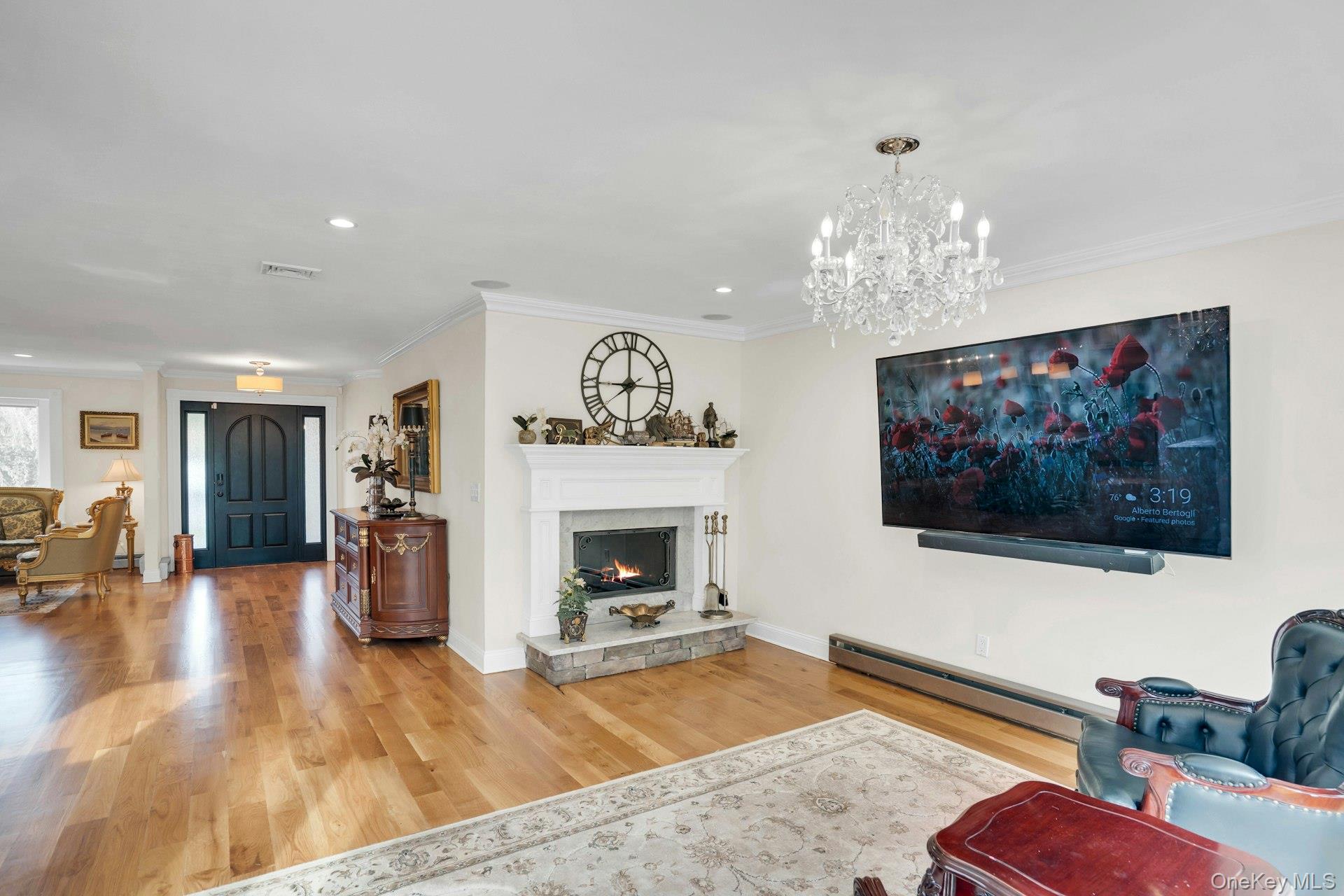 1 Regency Lane, Dix Hills, NY 11746