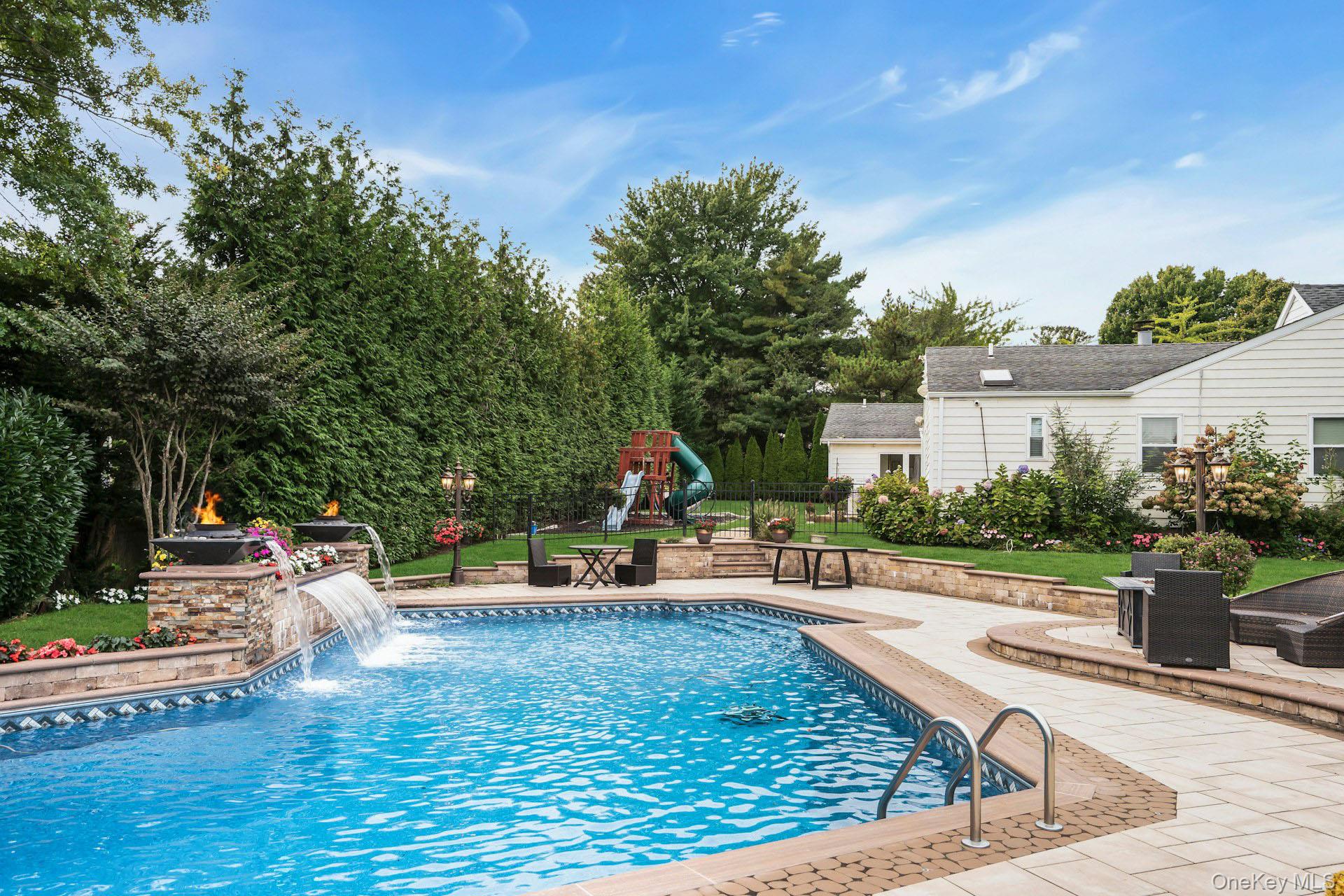 1 Regency Lane, Dix Hills, NY 11746