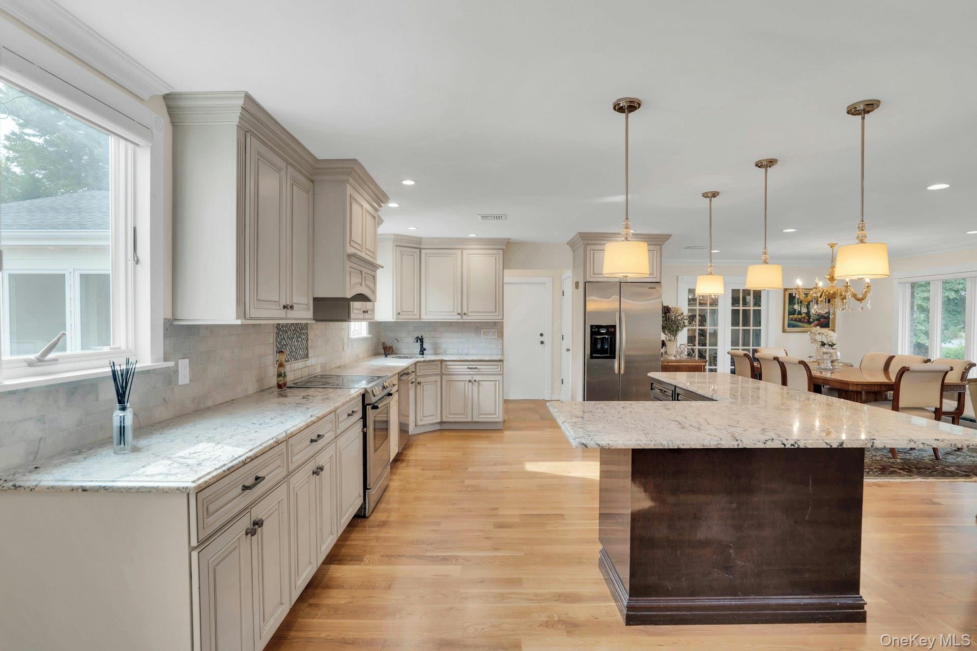 1 Regency Lane, Dix Hills, NY 11746