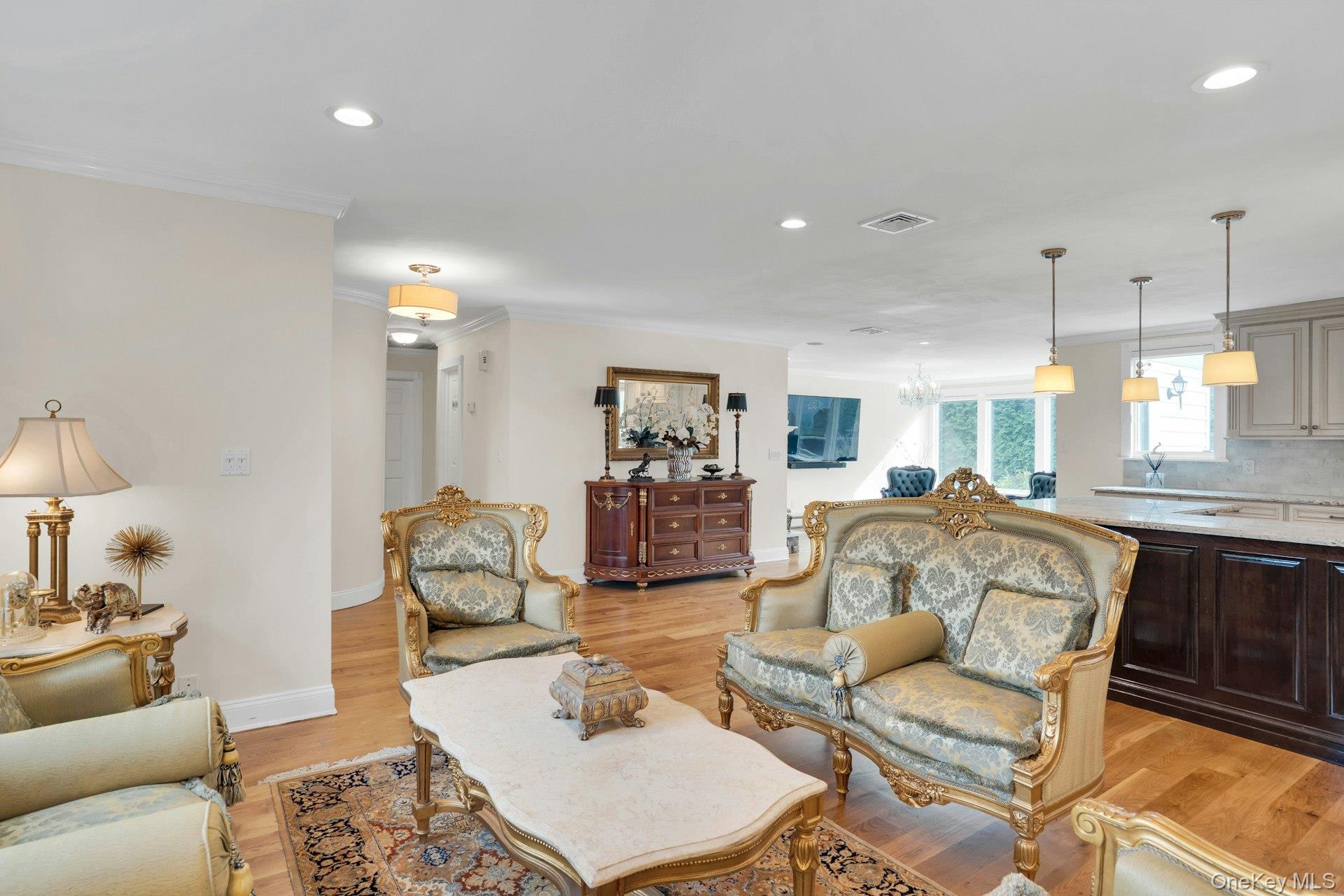 1 Regency Lane, Dix Hills, NY 11746