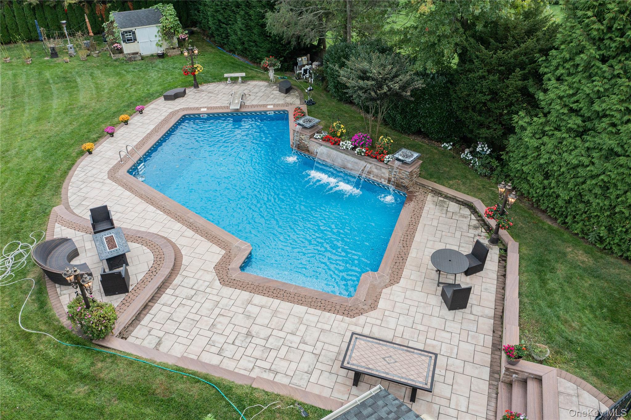 1 Regency Lane, Dix Hills, NY 11746