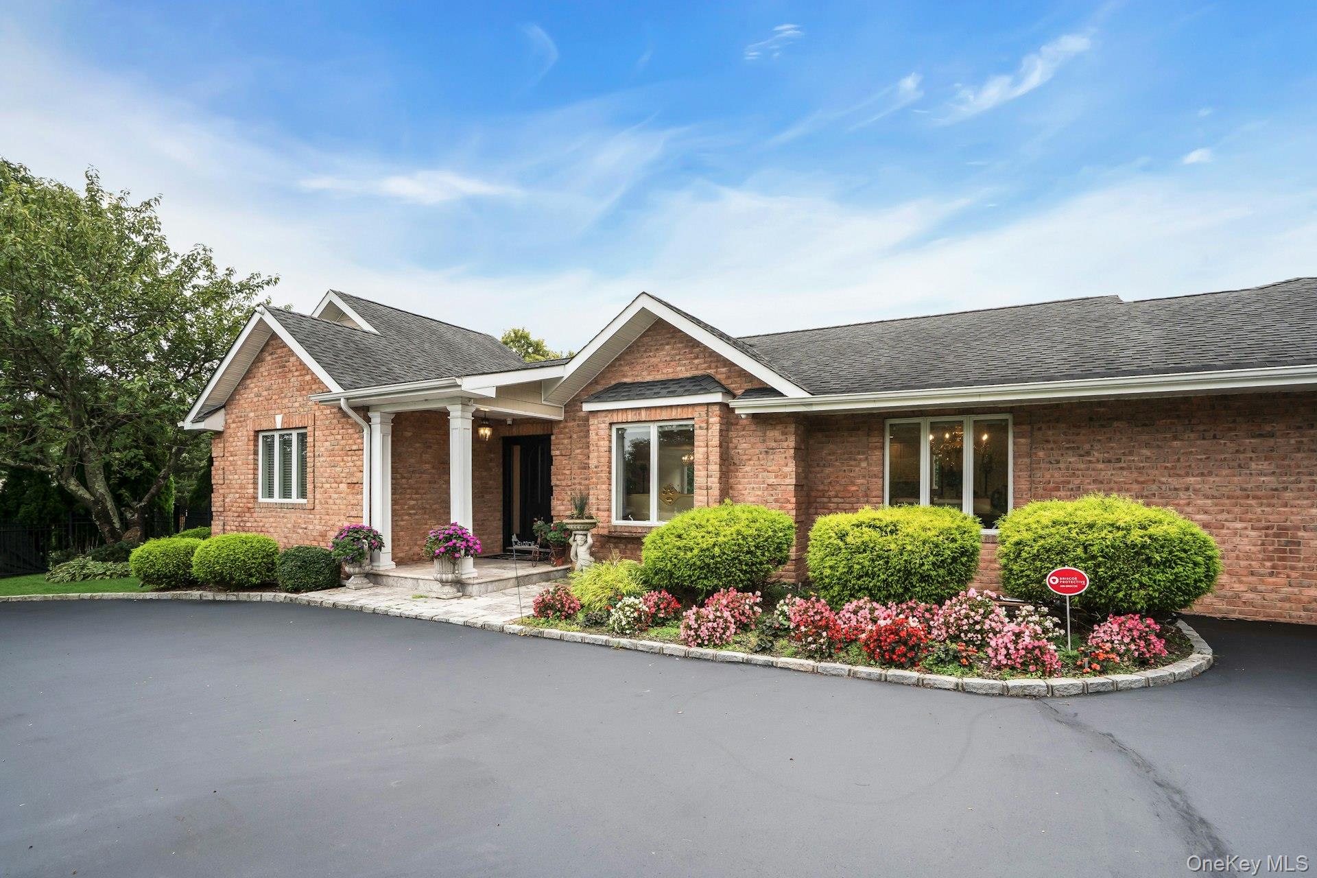 1 Regency Lane, Dix Hills, NY 11746