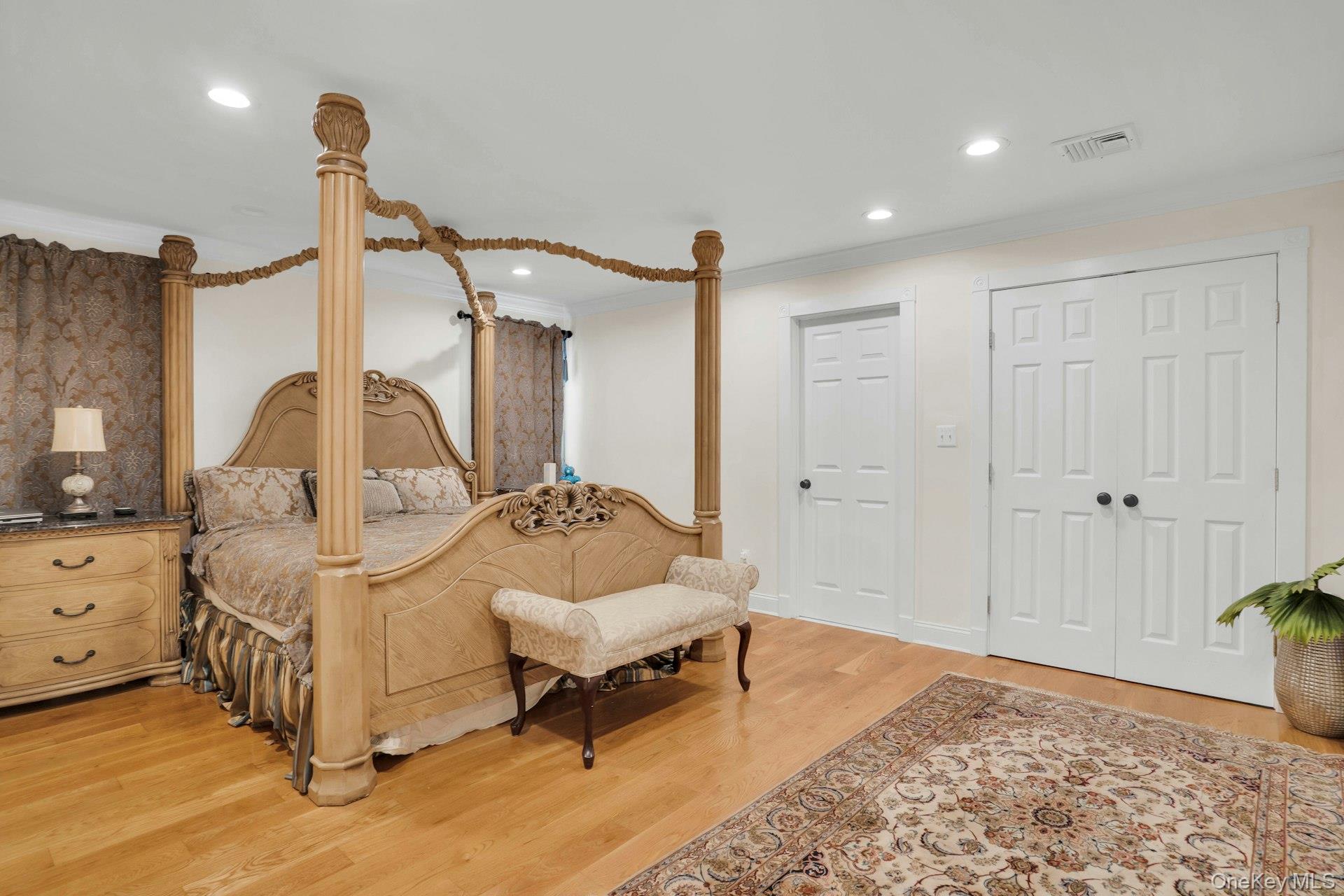 1 Regency Lane, Dix Hills, NY 11746