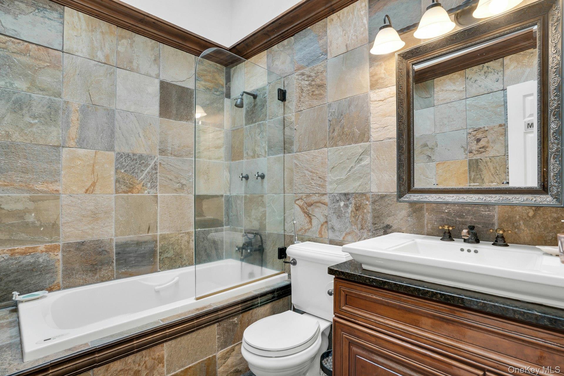 1 Regency Lane, Dix Hills, NY 11746