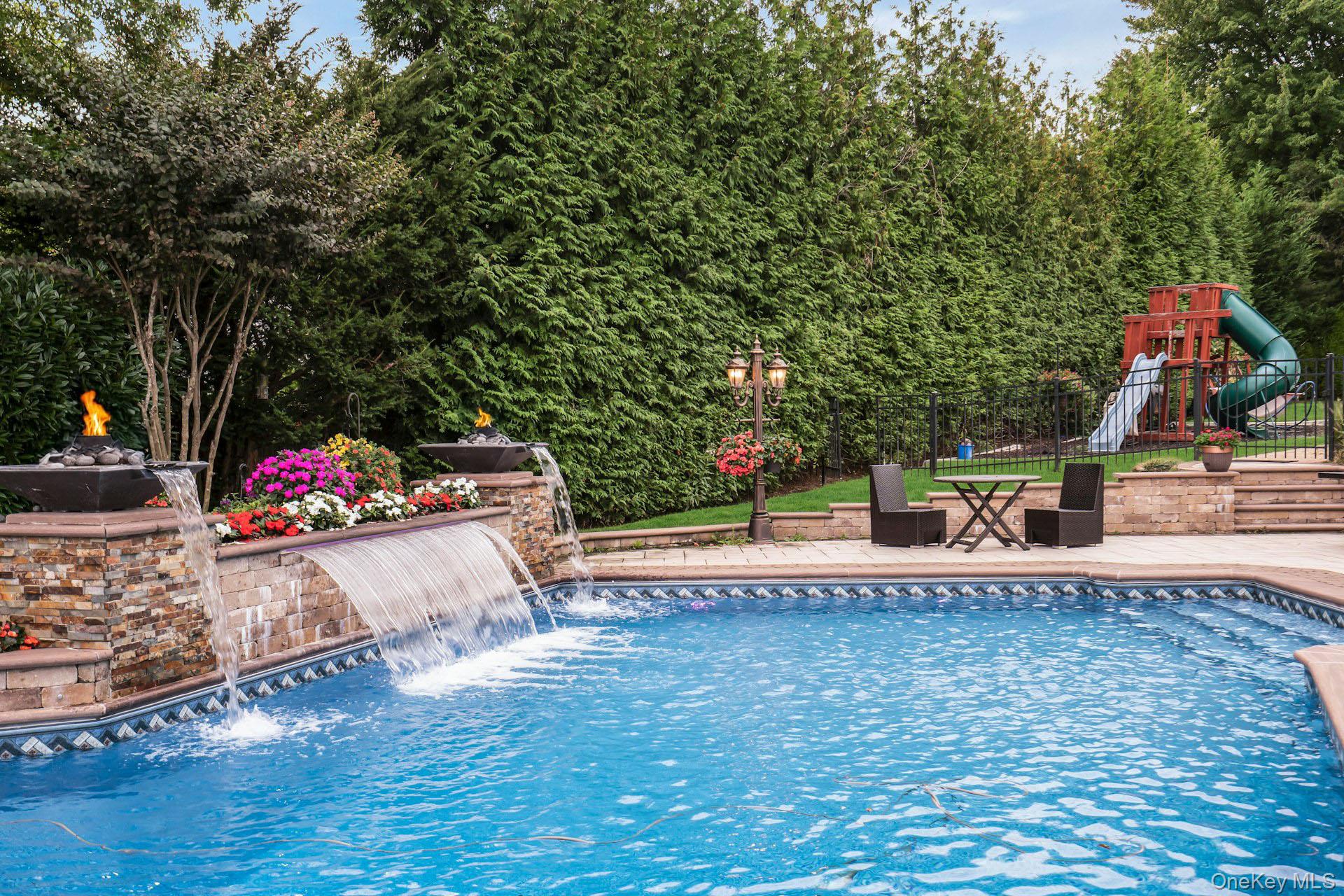 1 Regency Lane, Dix Hills, NY 11746