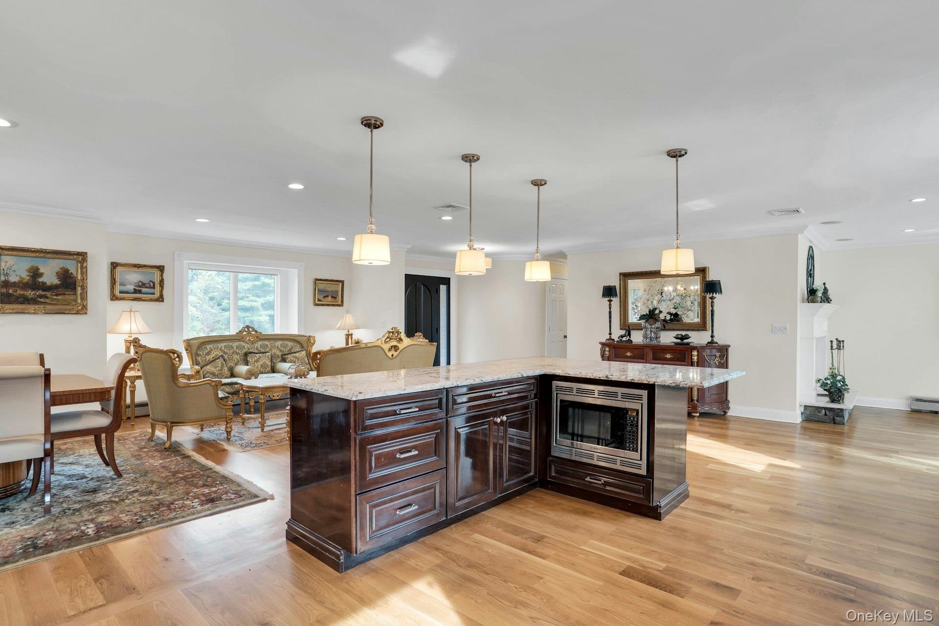 1 Regency Lane, Dix Hills, NY 11746