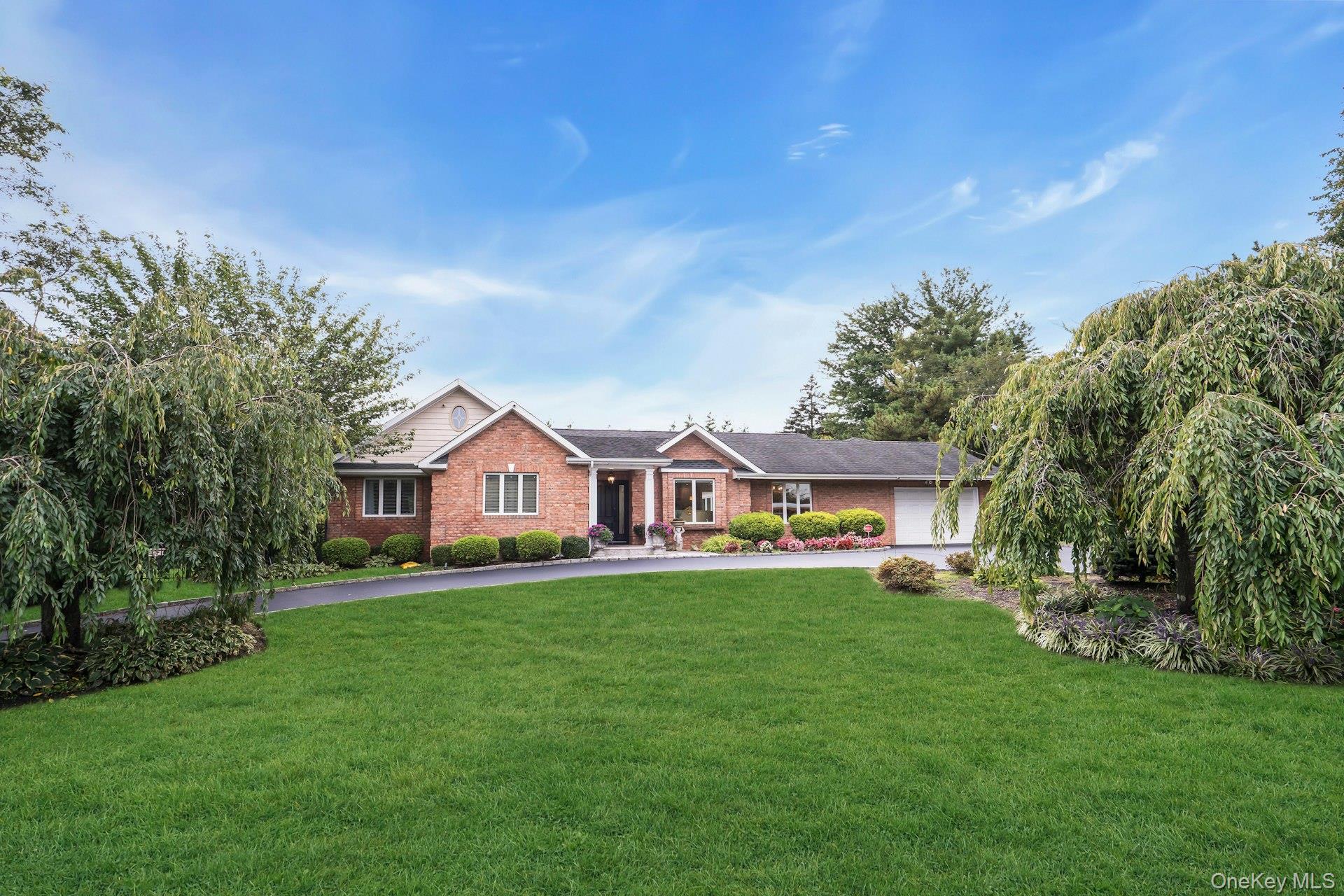 1 Regency Lane, Dix Hills, NY 11746