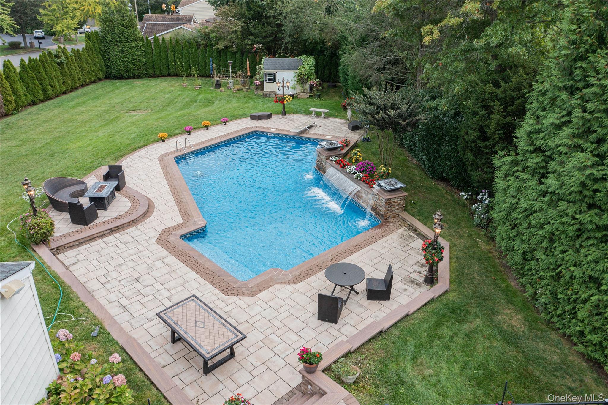 1 Regency Lane, Dix Hills, NY 11746