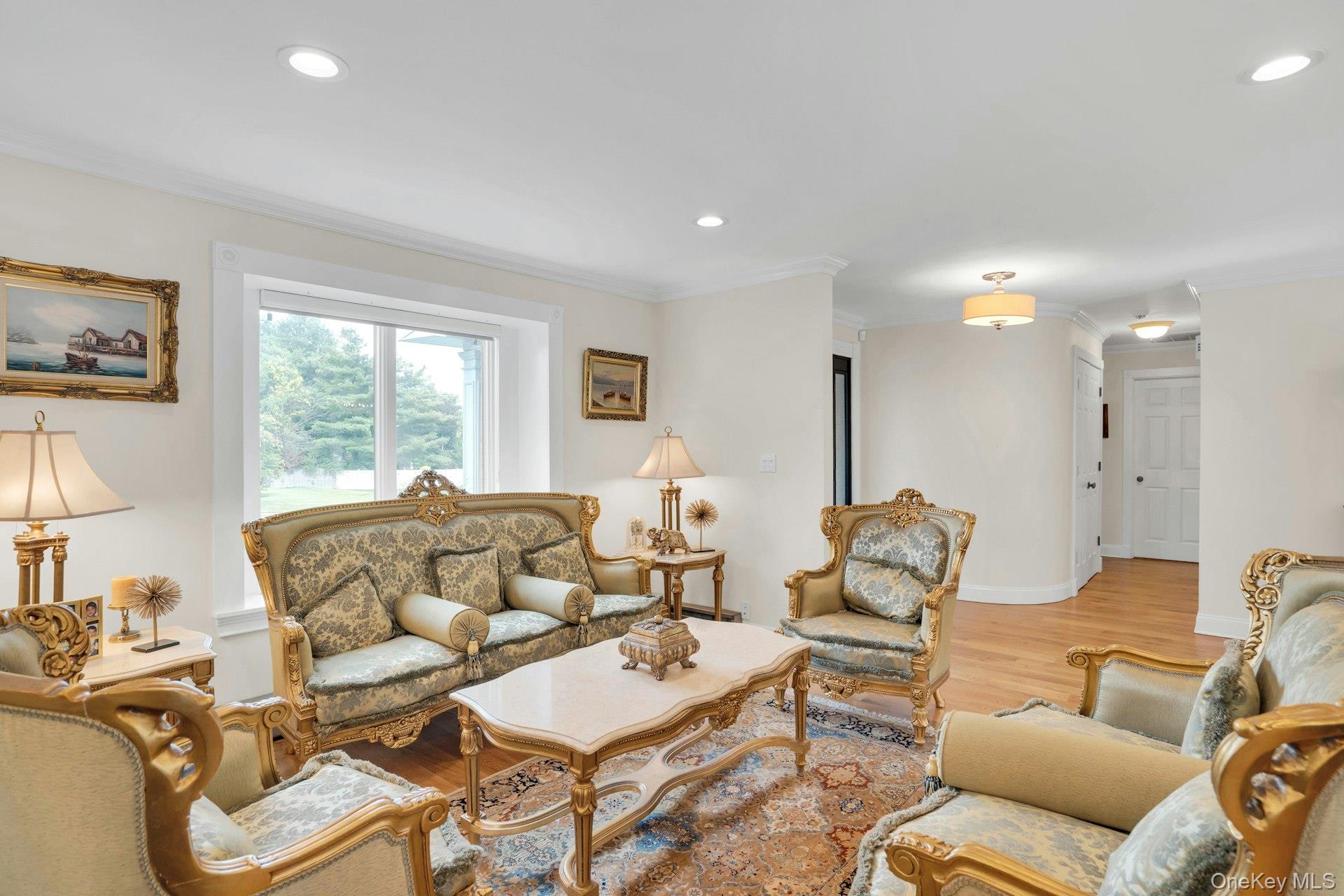 1 Regency Lane, Dix Hills, NY 11746