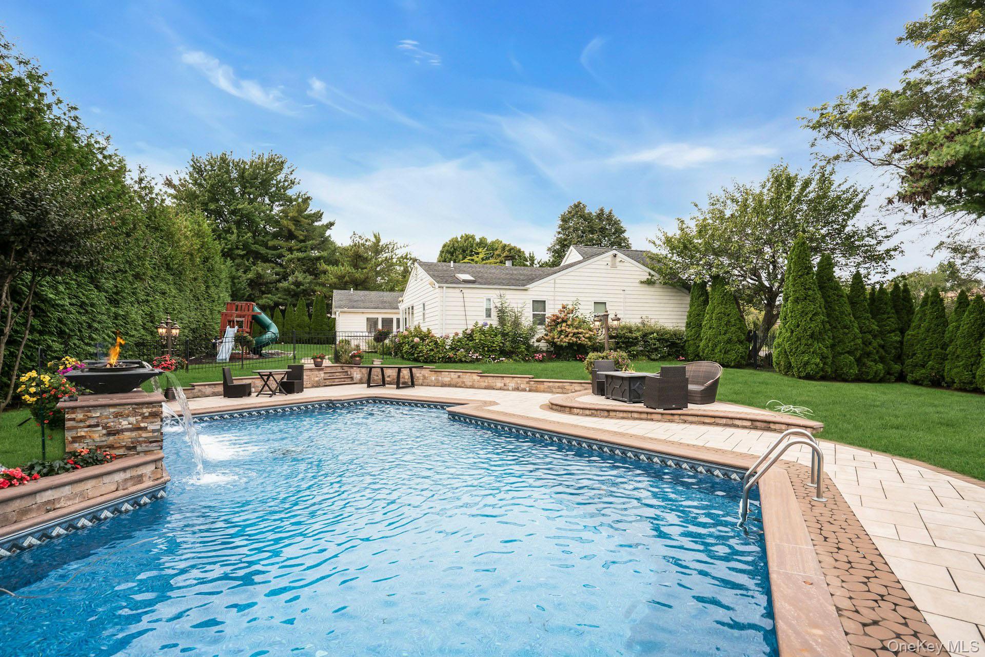 1 Regency Lane, Dix Hills, NY 11746