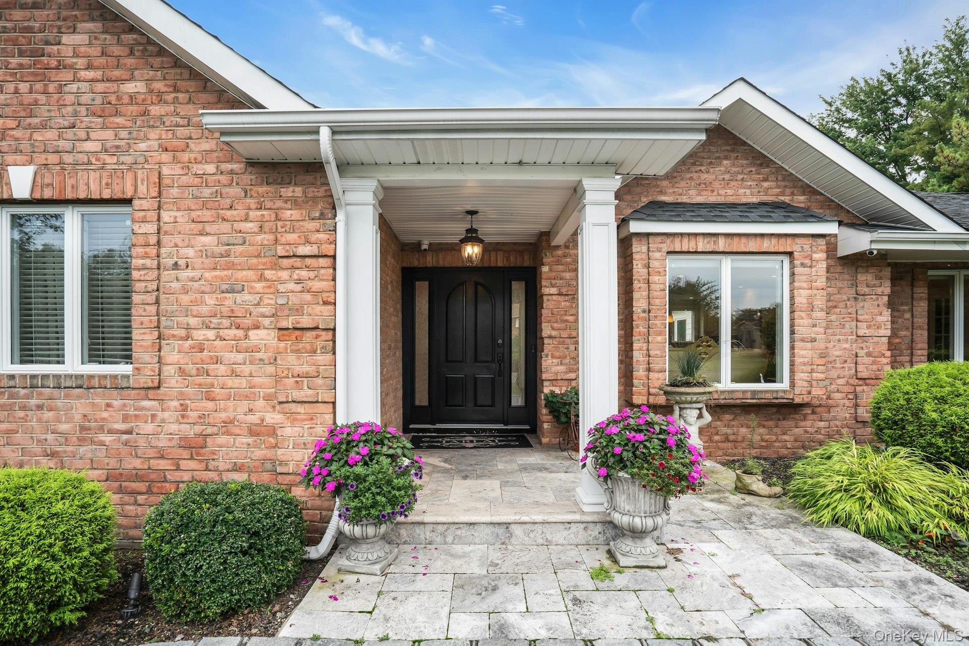 1 Regency Lane, Dix Hills, NY 11746