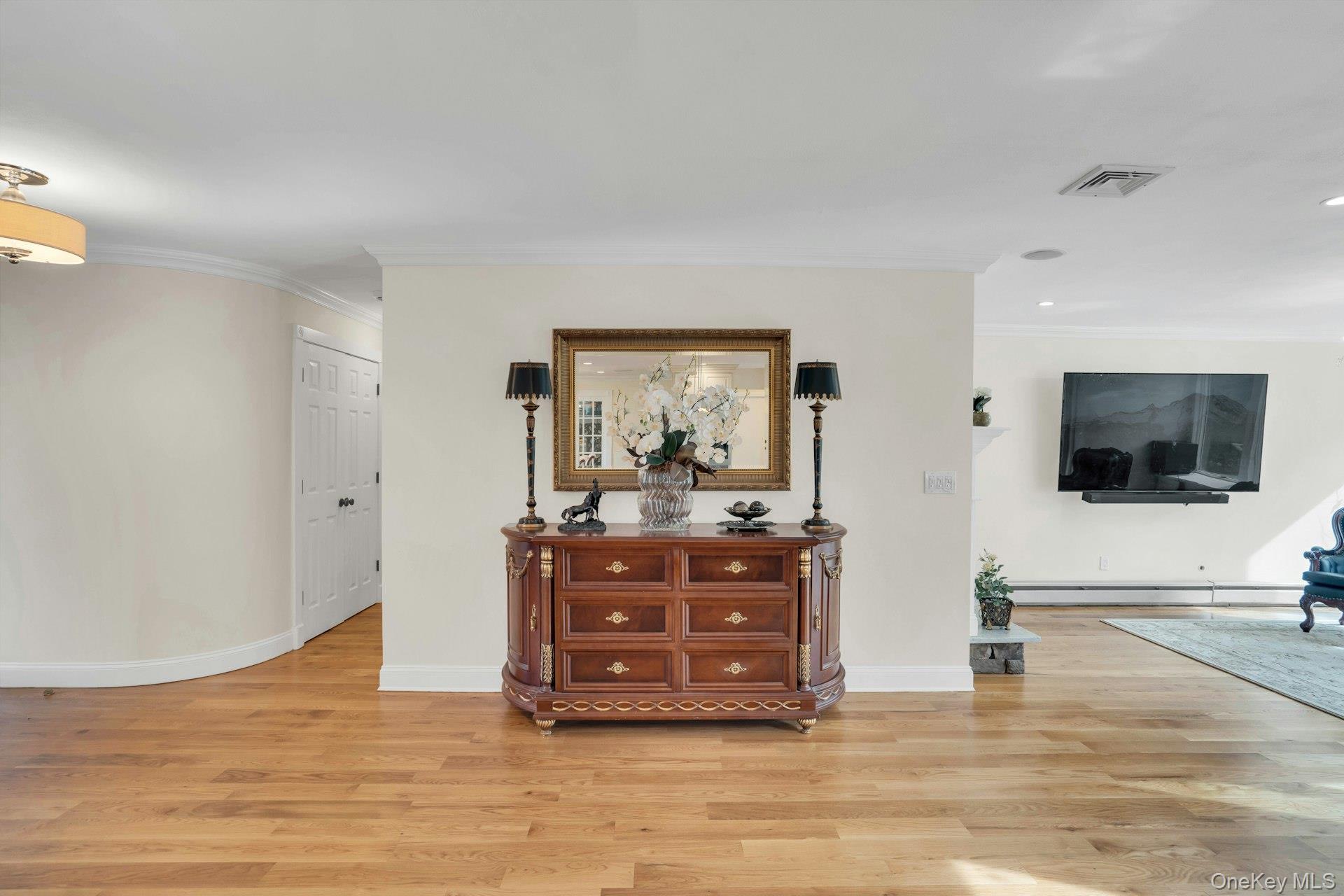 1 Regency Lane, Dix Hills, NY 11746