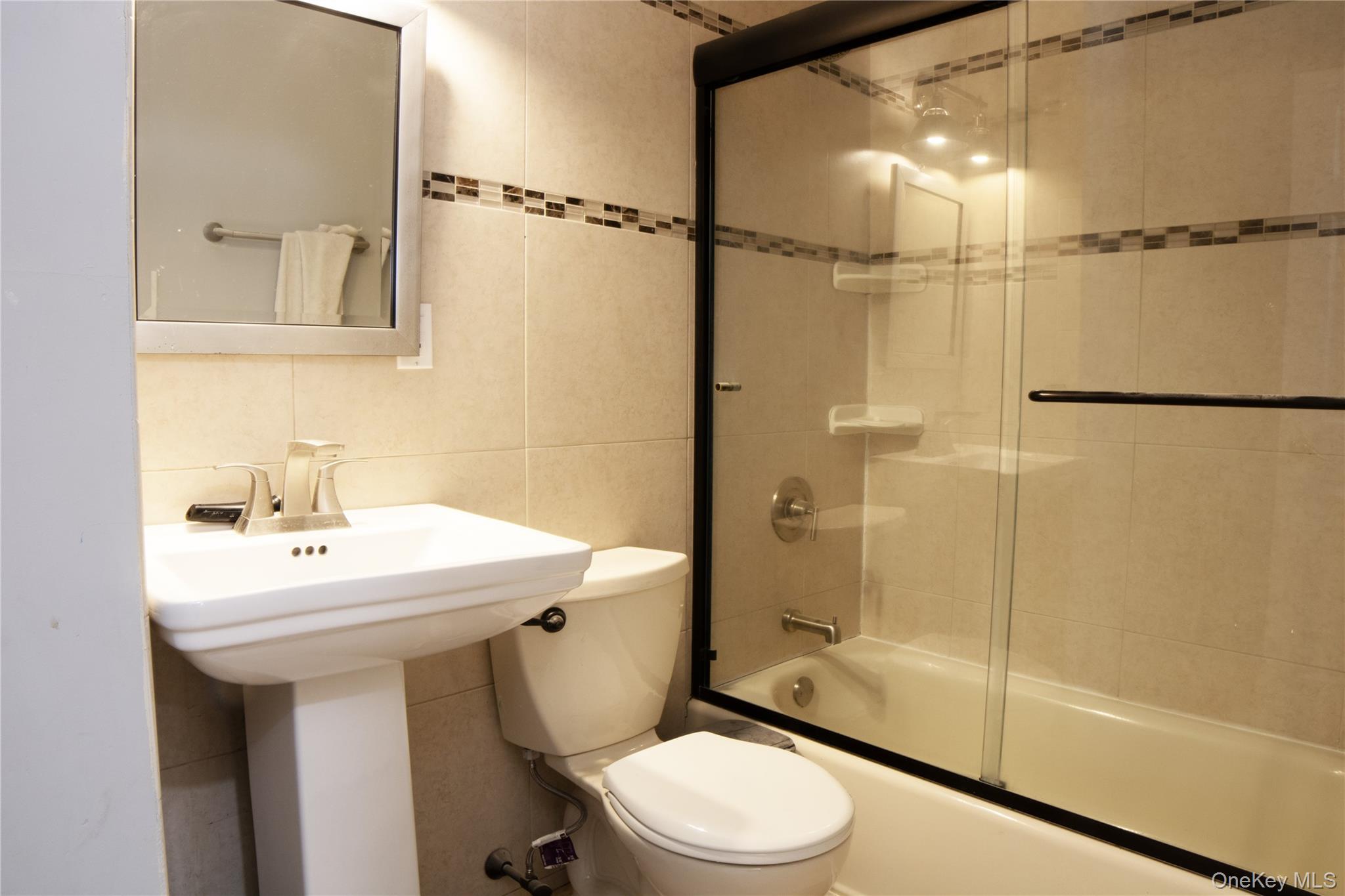 617 SMITHTOWN Avenue, Bohemia, NY 11716