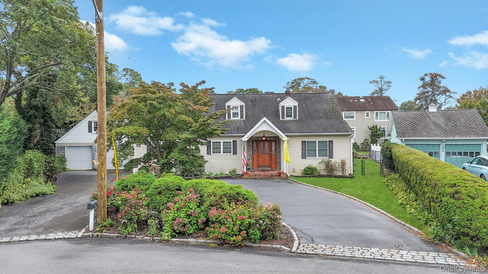 190 Connetquot Drive, Oakdale, NY 11769