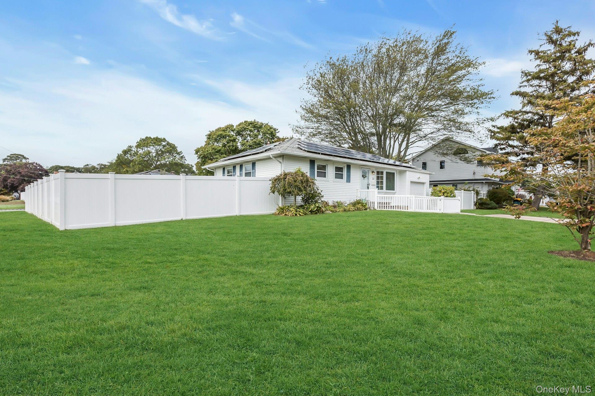 130 Matthews Road, Oakdale, NY 11769