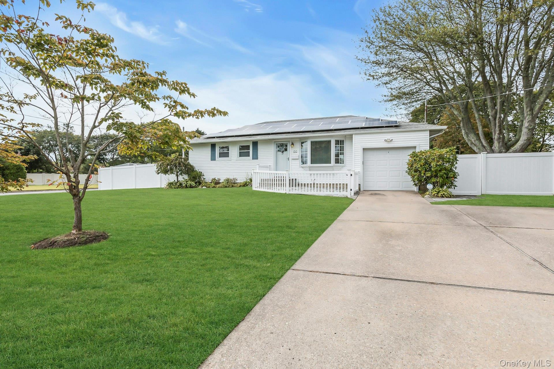 130 Matthews Road, Oakdale, NY 11769