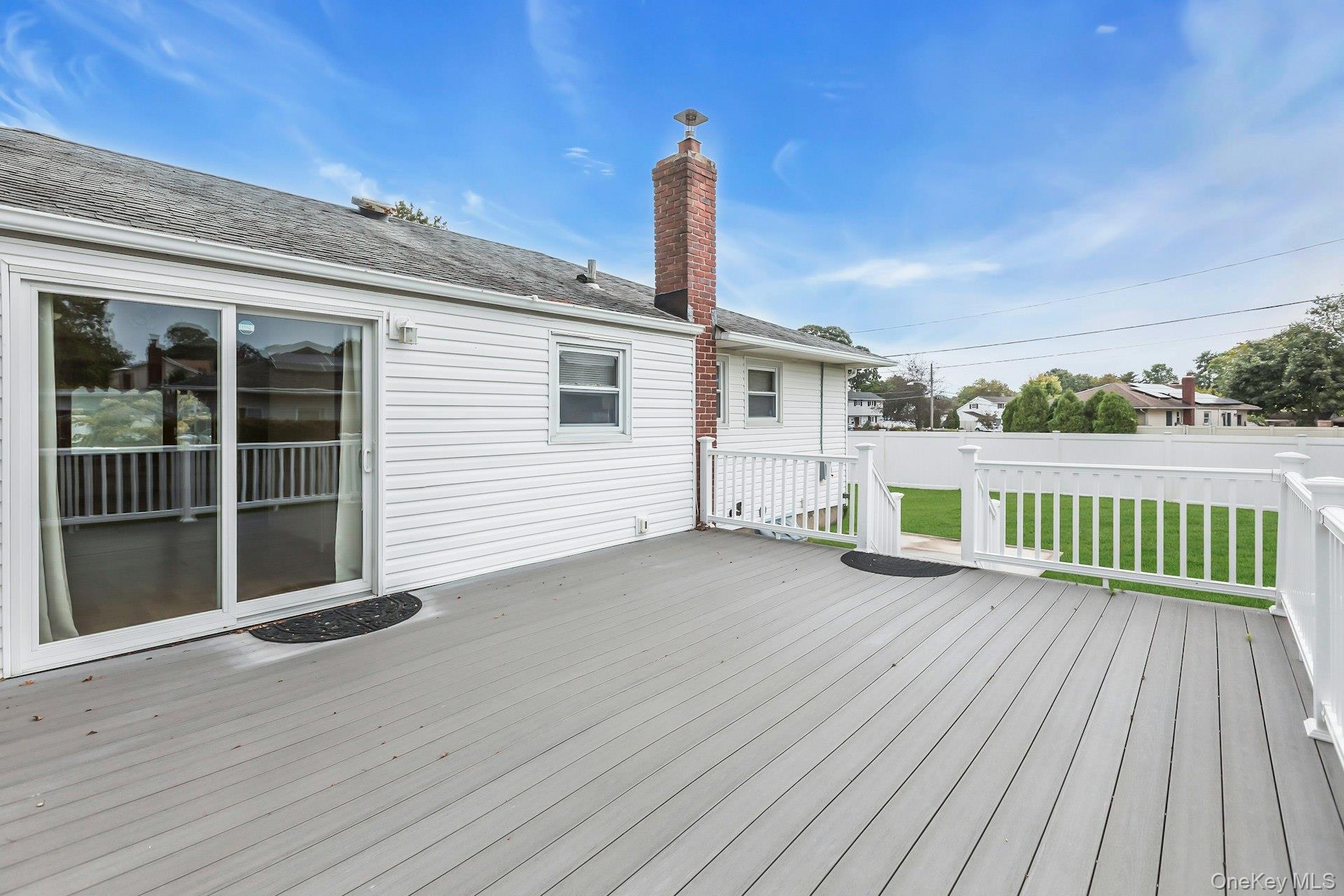 130 Matthews Road, Oakdale, NY 11769