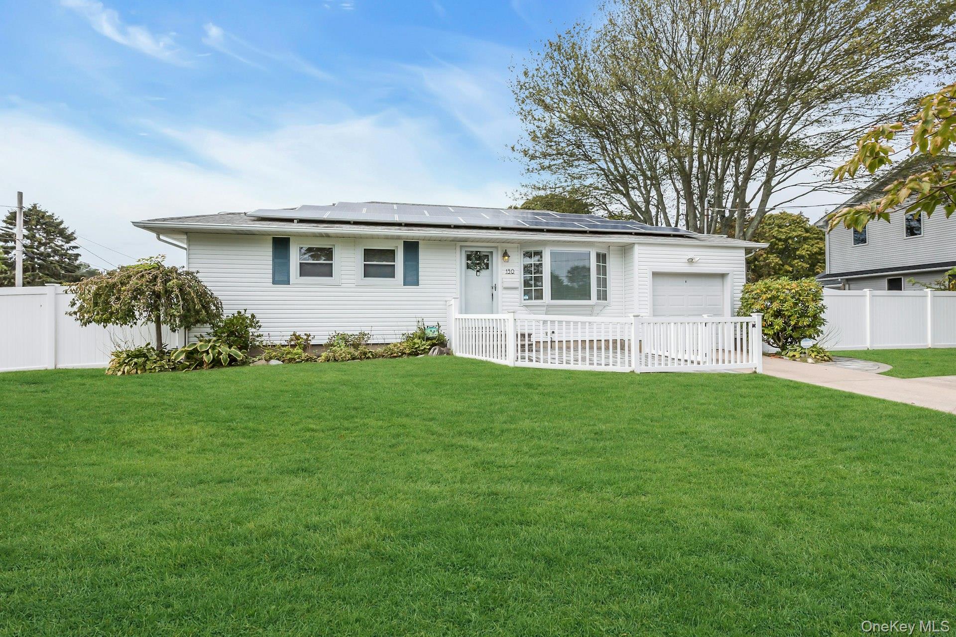 130 Matthews Road, Oakdale, NY 11769