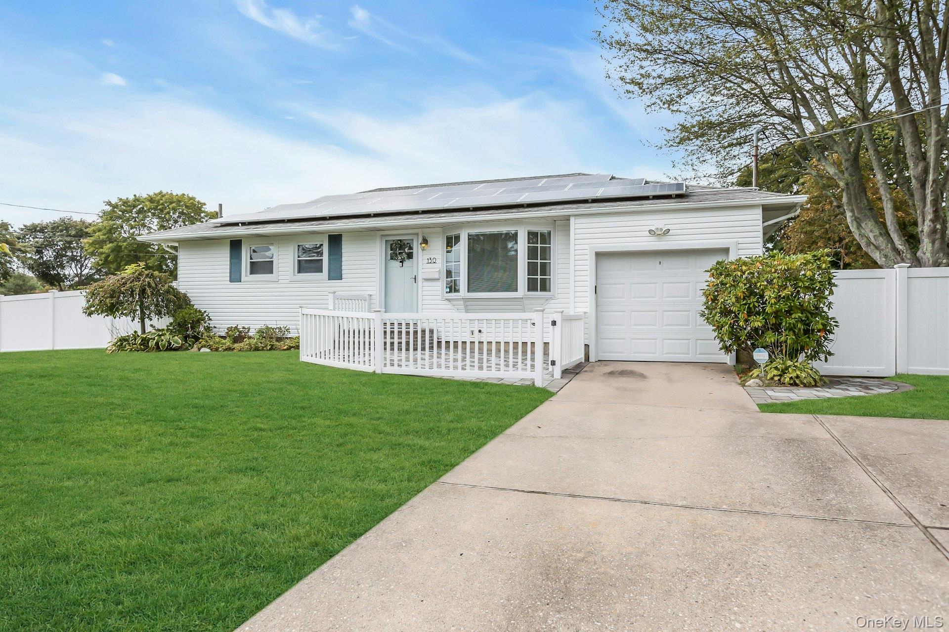 130 Matthews Road, Oakdale, NY 11769