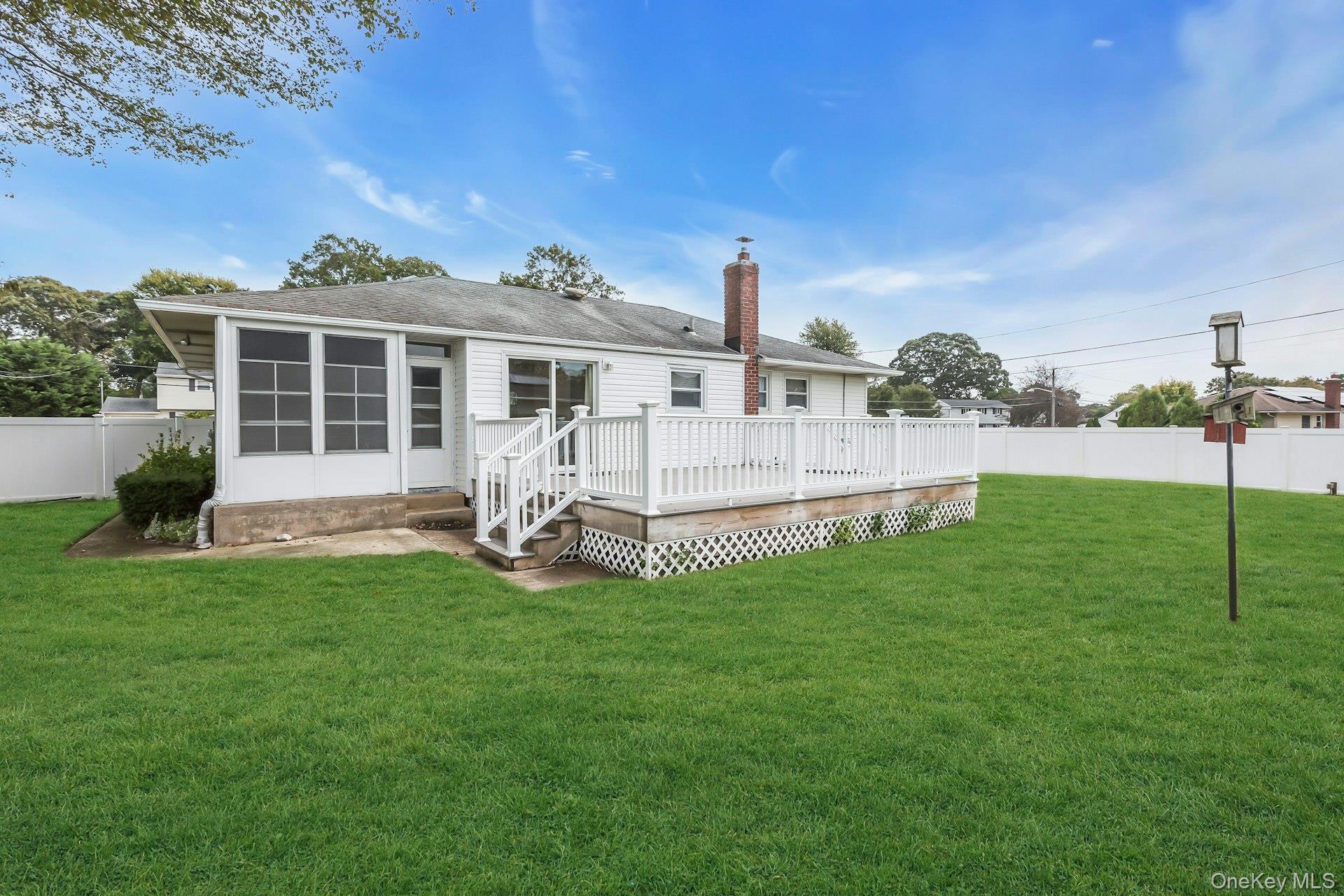 130 Matthews Road, Oakdale, NY 11769