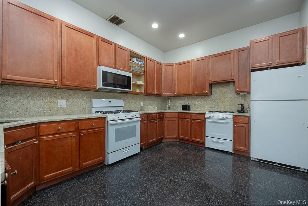 85 York Road S, Newburgh, NY 12721